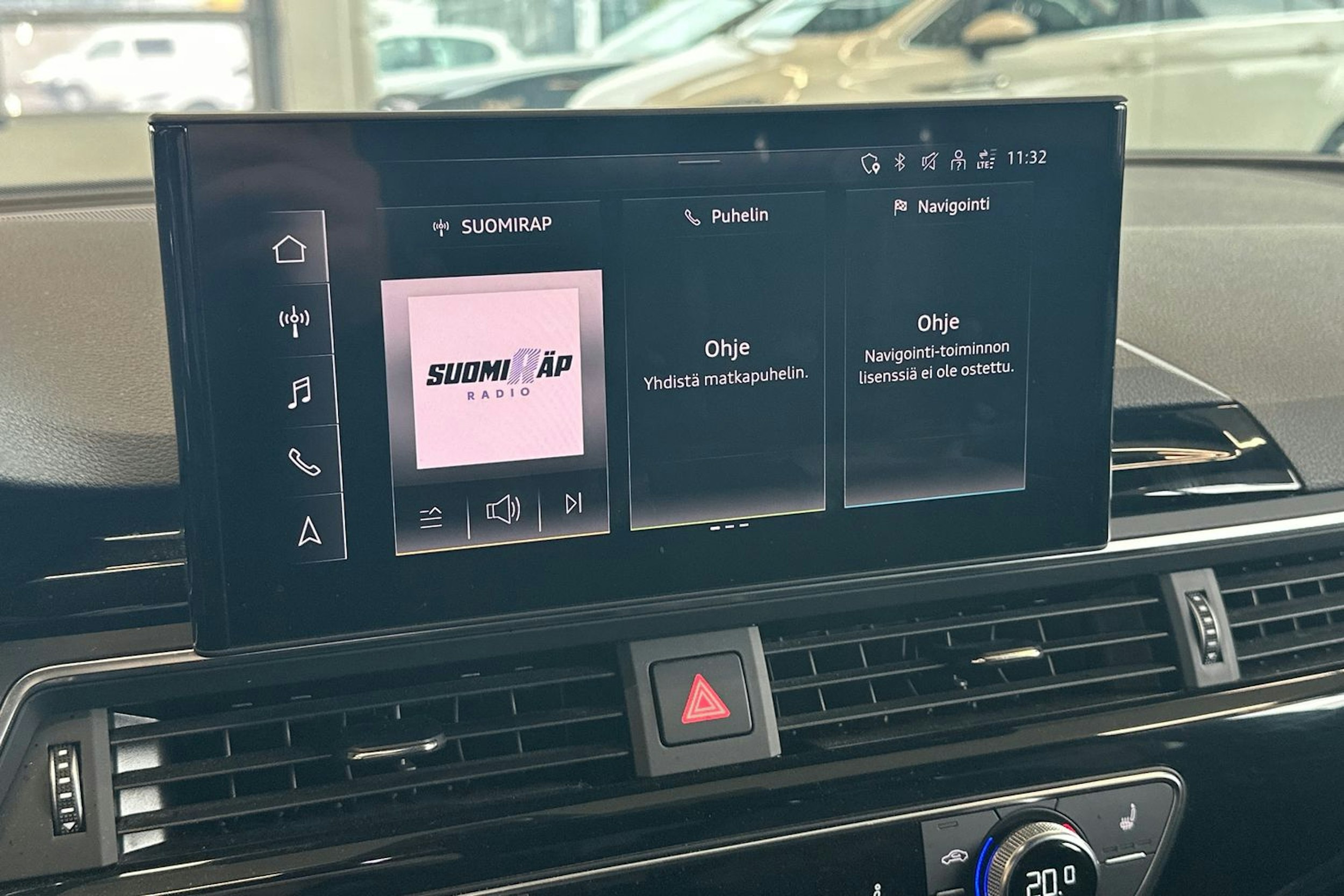 valkoinen Audi A4 2022 kuva 18.