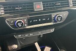 valkoinen Audi A4 2022 kuva 20.
