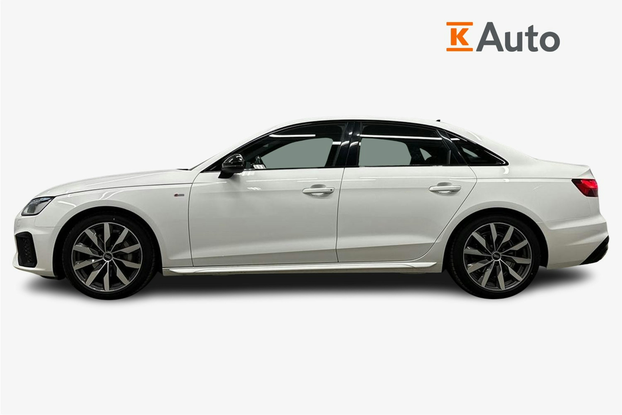 valkoinen Audi A4 2022 kuva 6.