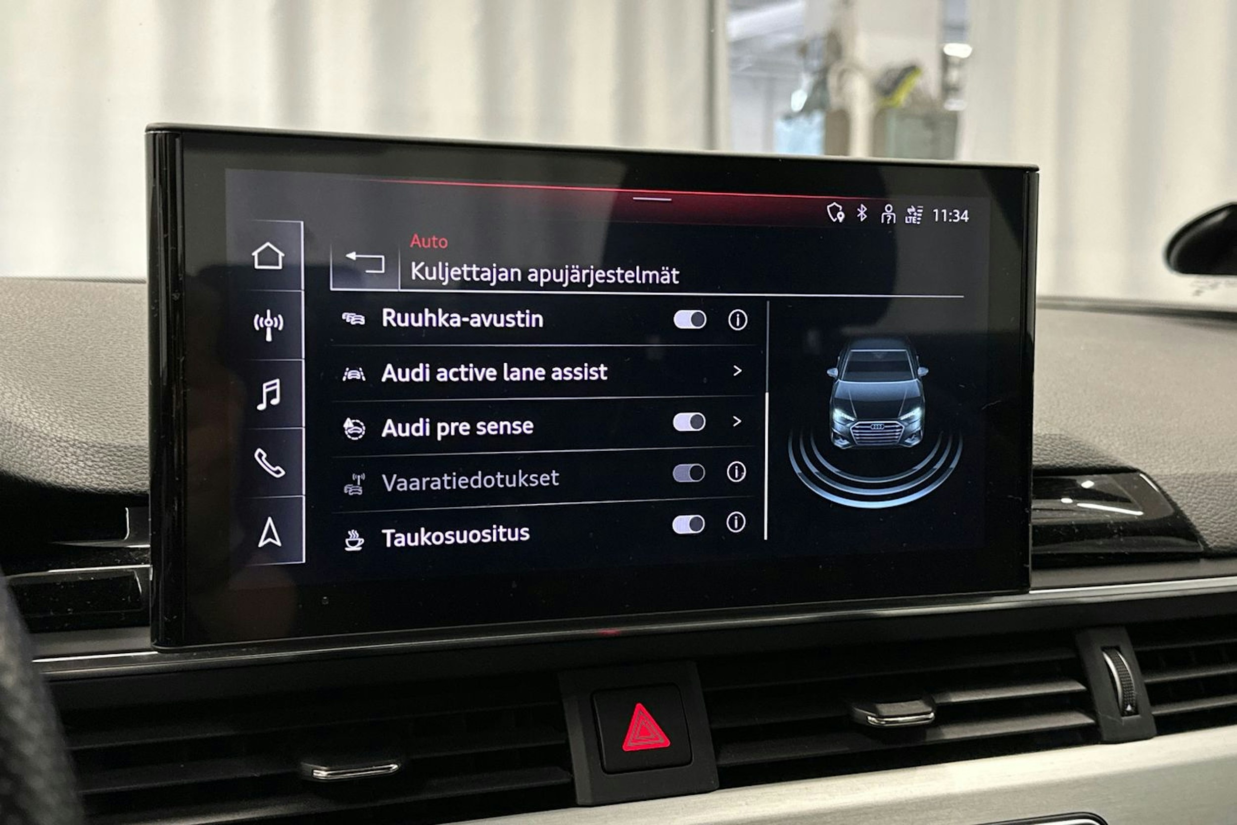 valkoinen Audi A4 2022 kuva 26.