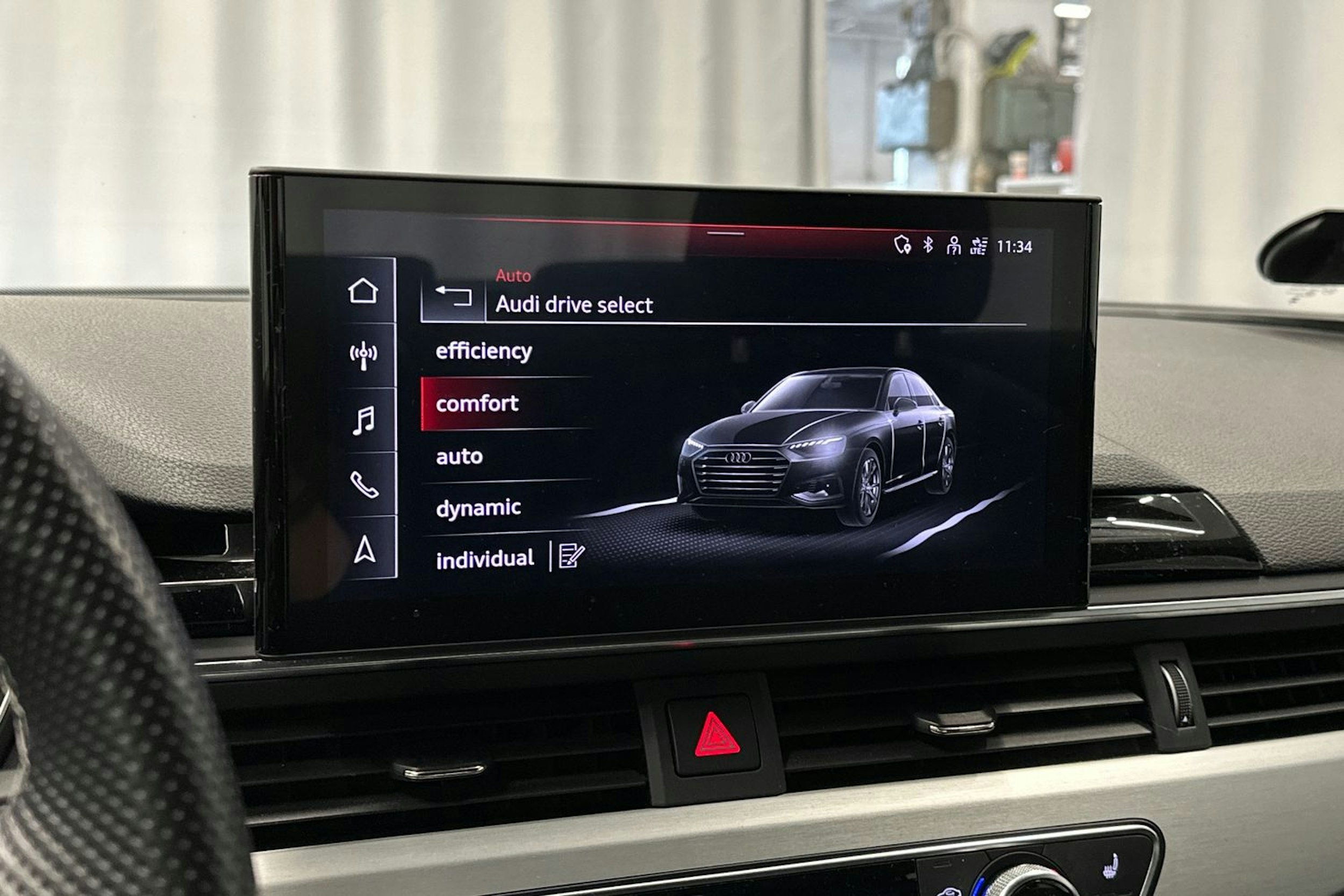 valkoinen Audi A4 2022 kuva 28.