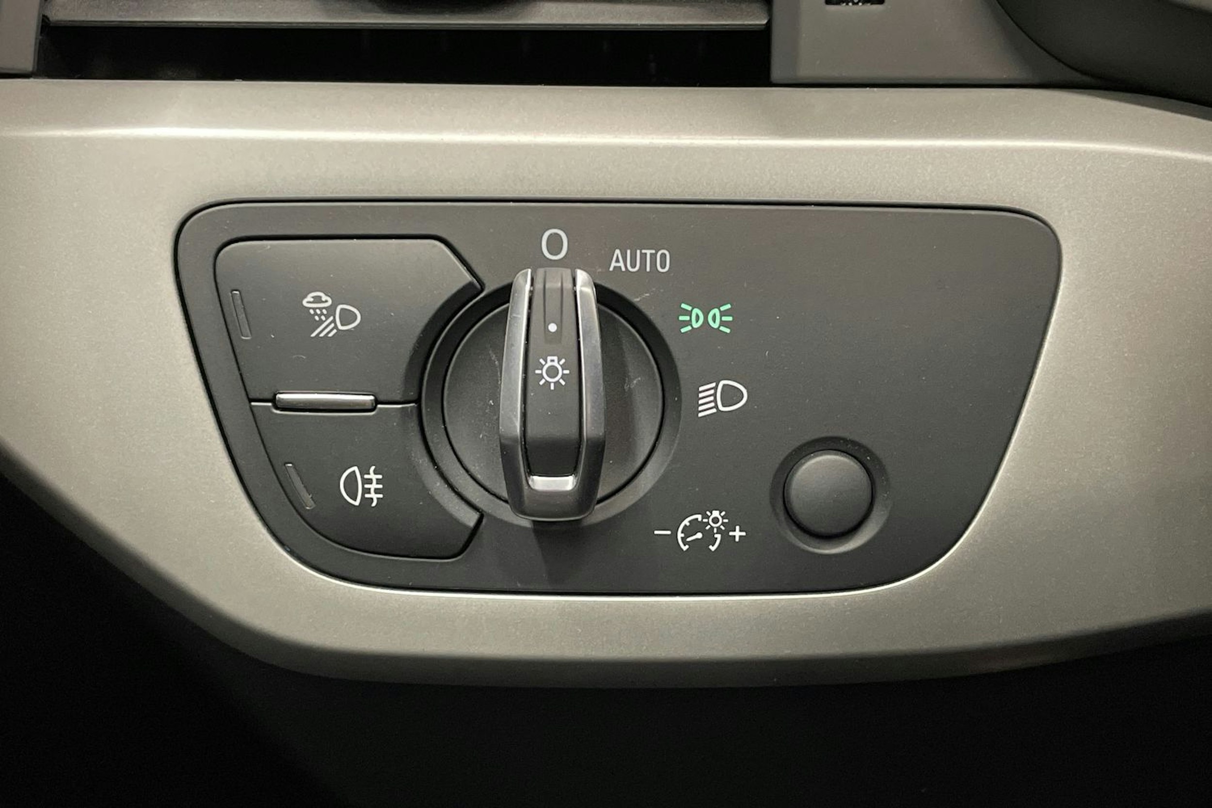 met. vihreä Audi A4 2022 kuva 24.