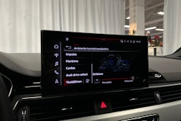 musta Audi A4 2023 kuva 18.