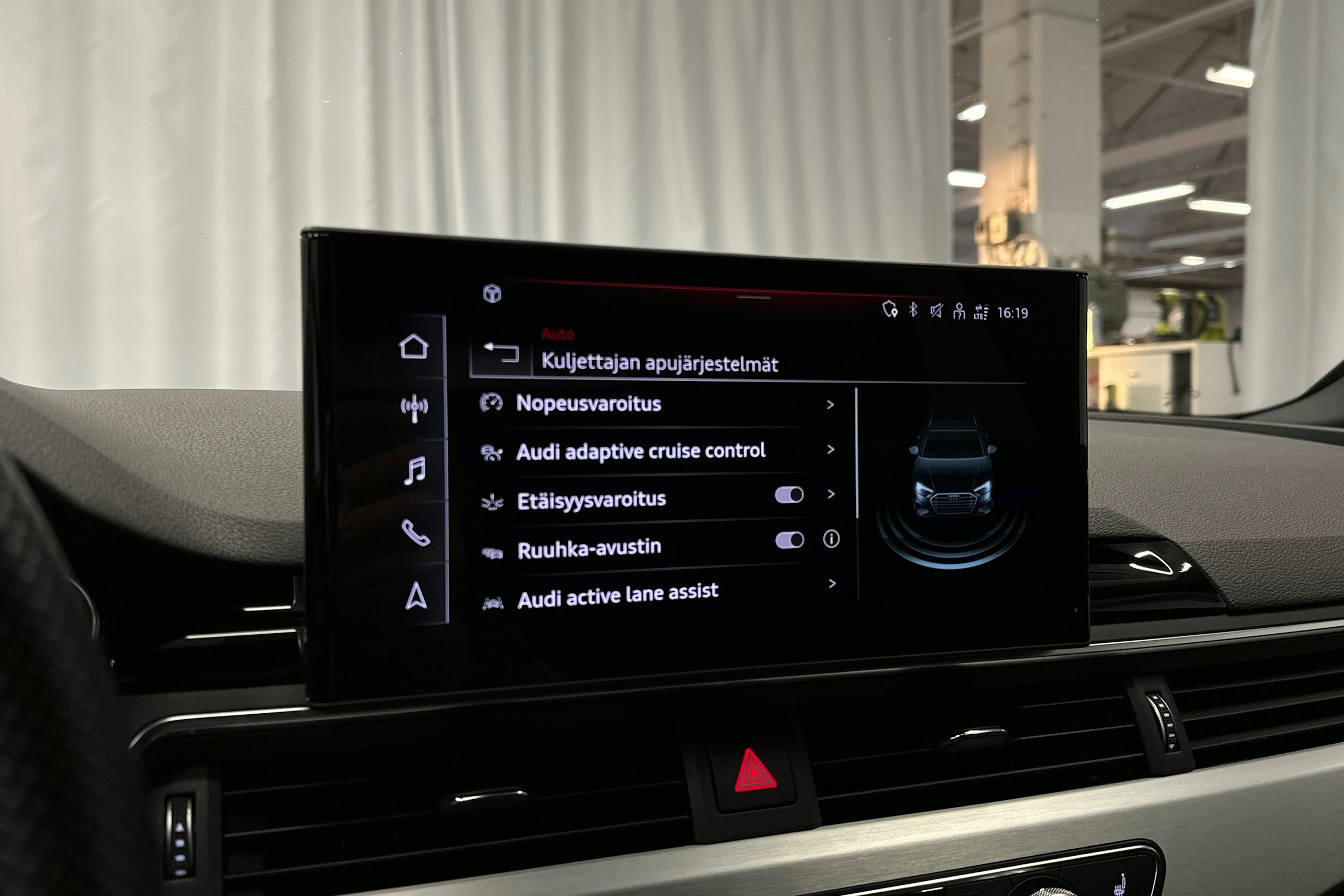 musta Audi A4 2023 kuva 19.