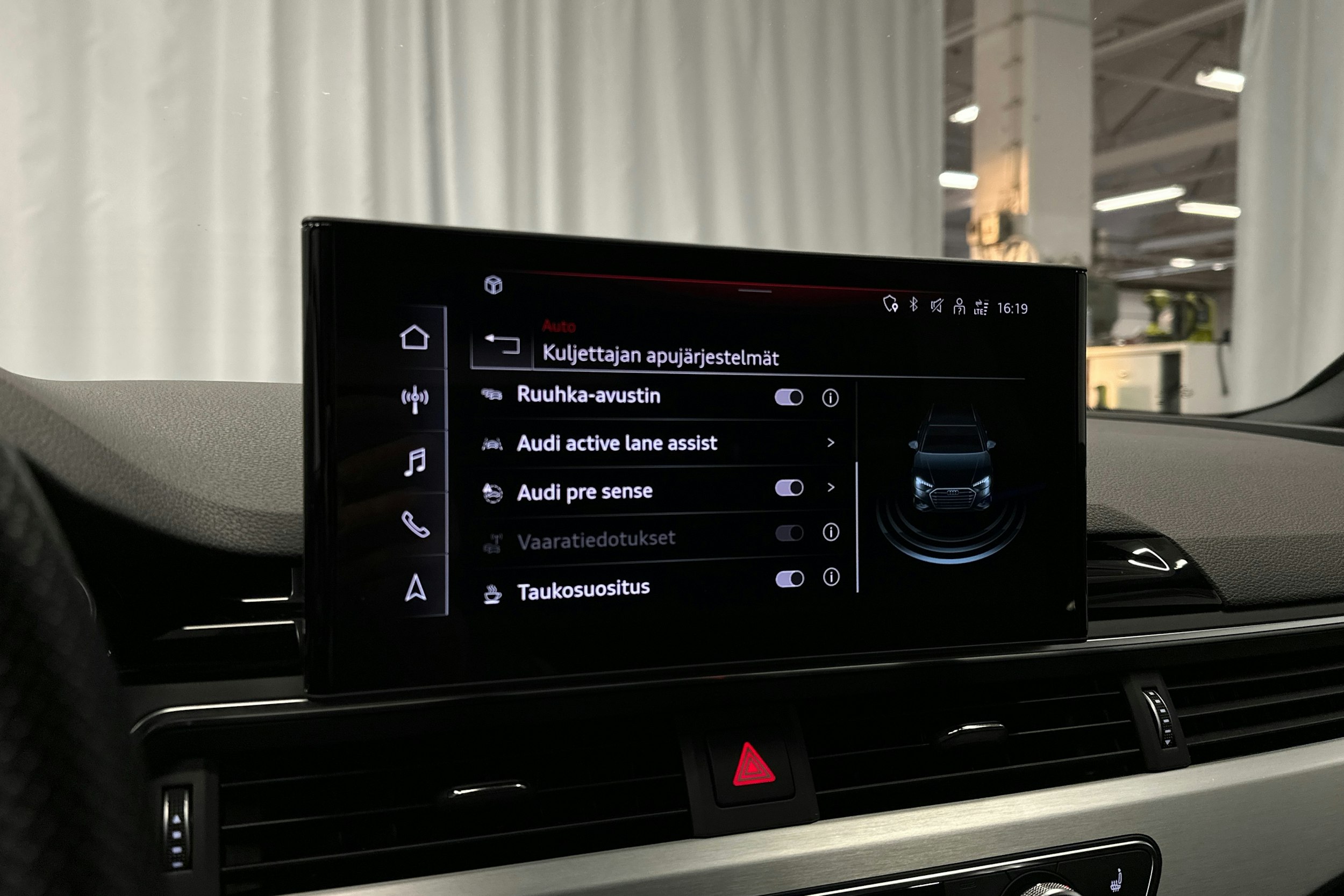 musta Audi A4 2023 kuva 20.