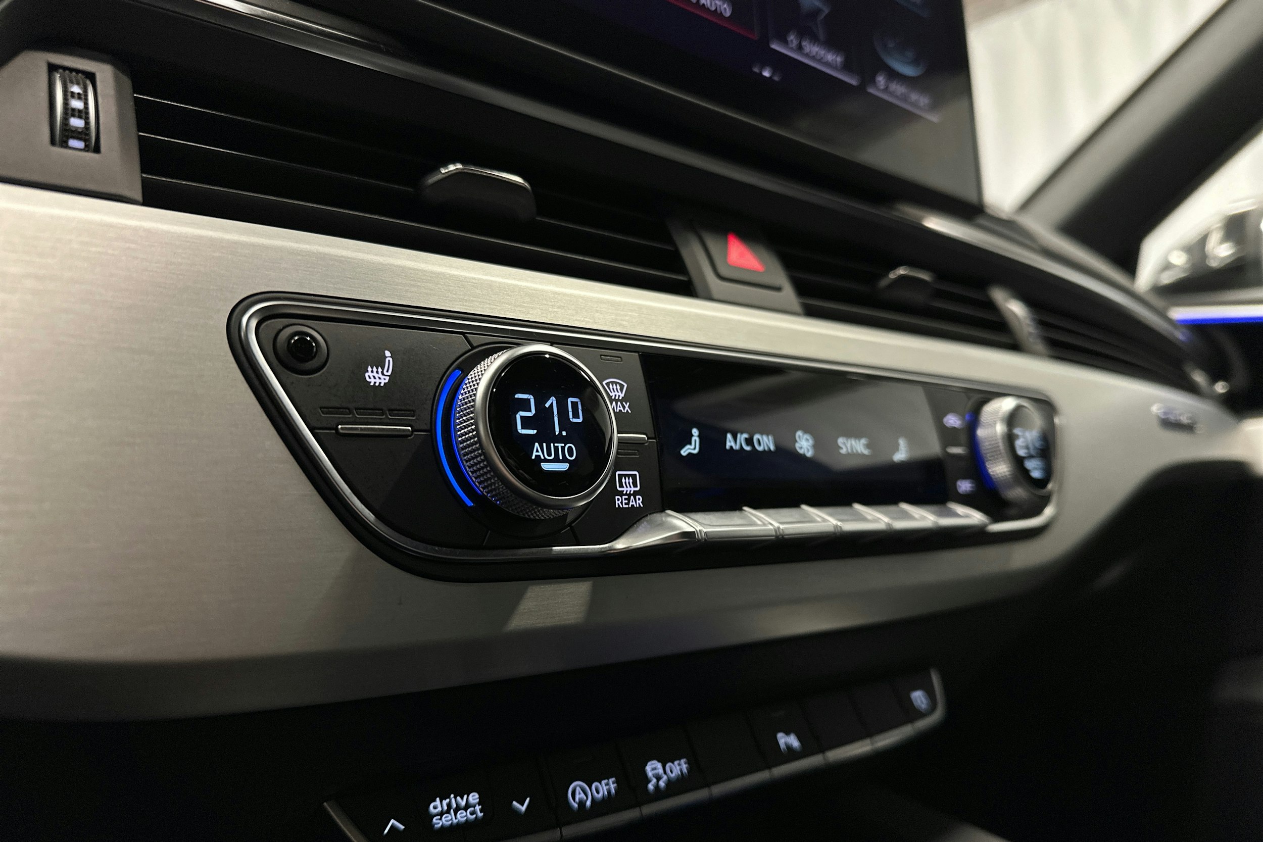 musta Audi A4 2023 kuva 21.