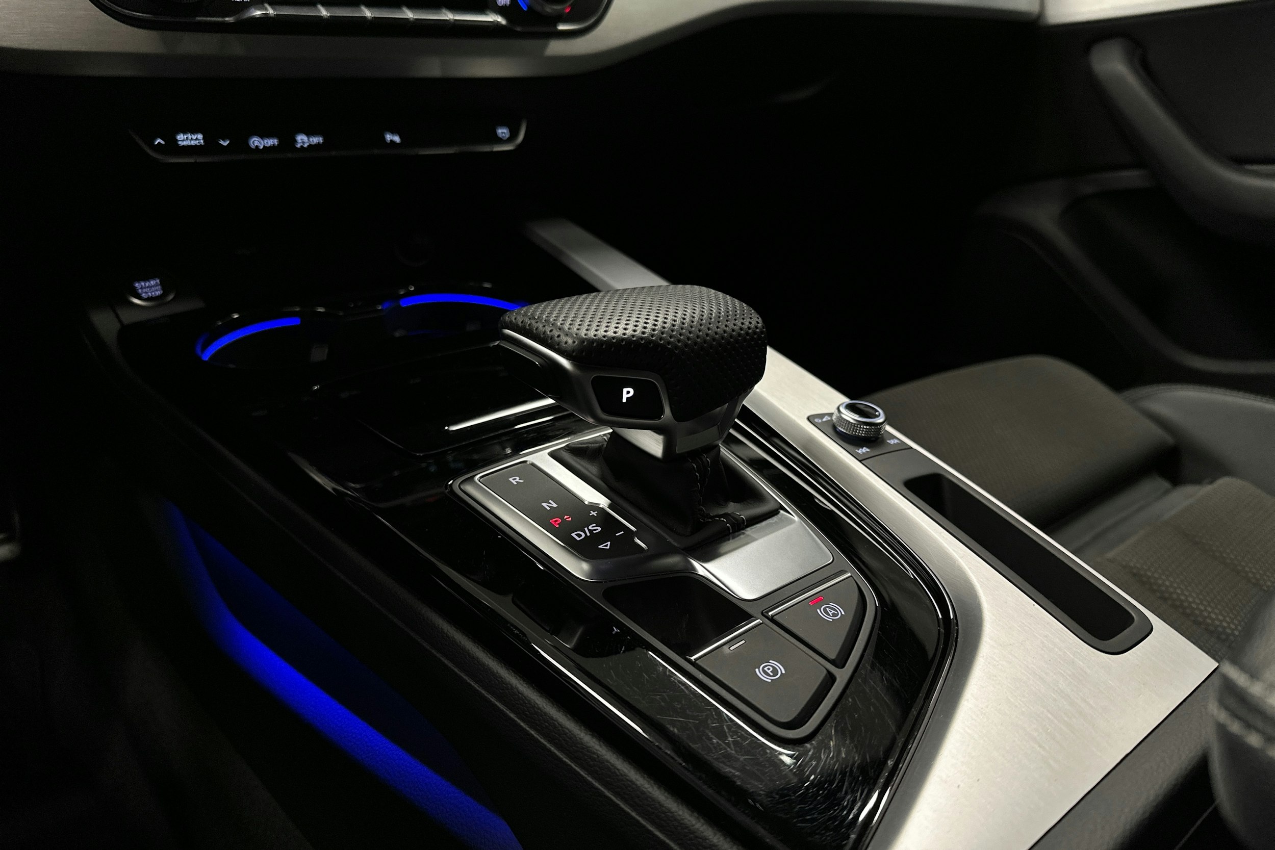 musta Audi A4 2023 kuva 22.