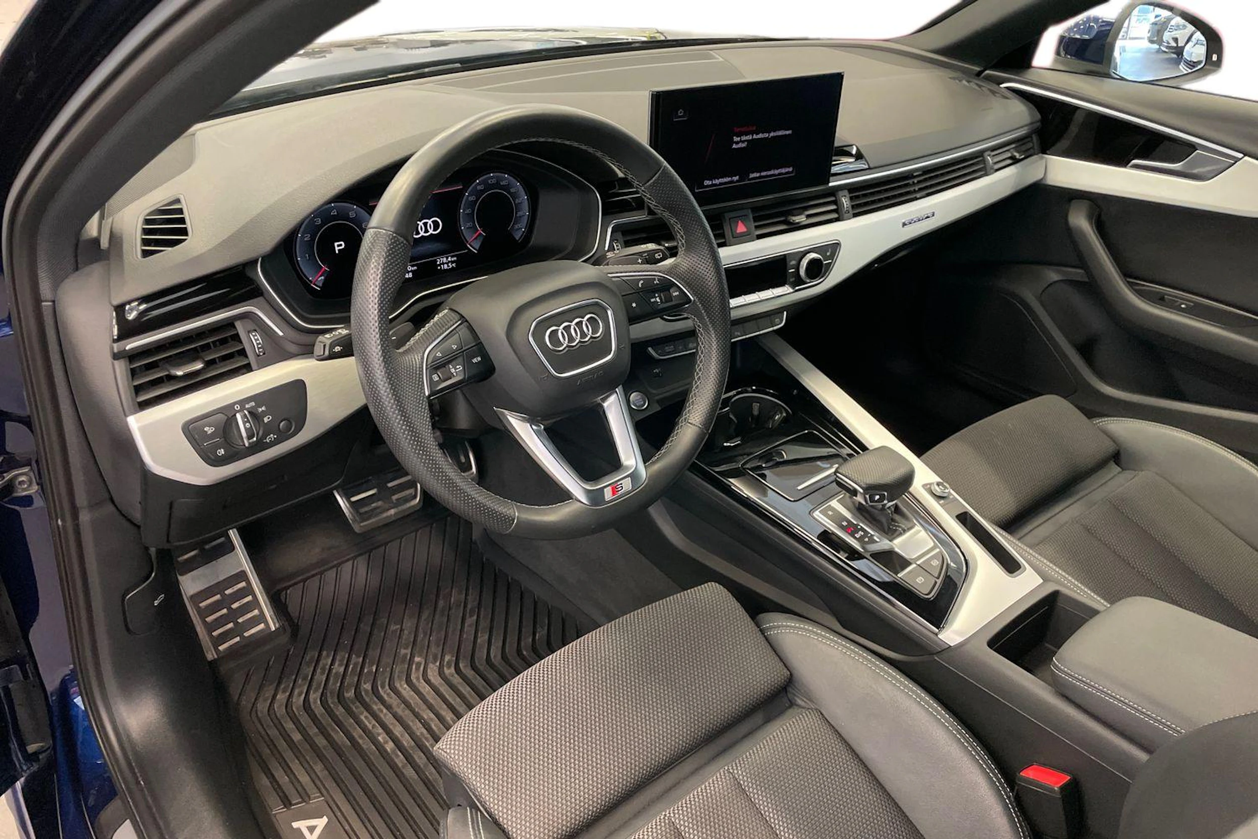 Sininen Audi A4 2022 kuva 6.