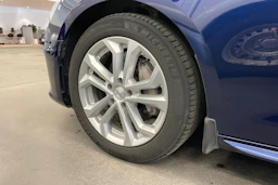 Sininen Audi A4 2022 kuva 10.