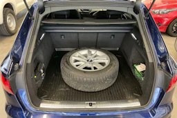 Sininen Audi A4 2022 kuva 12.