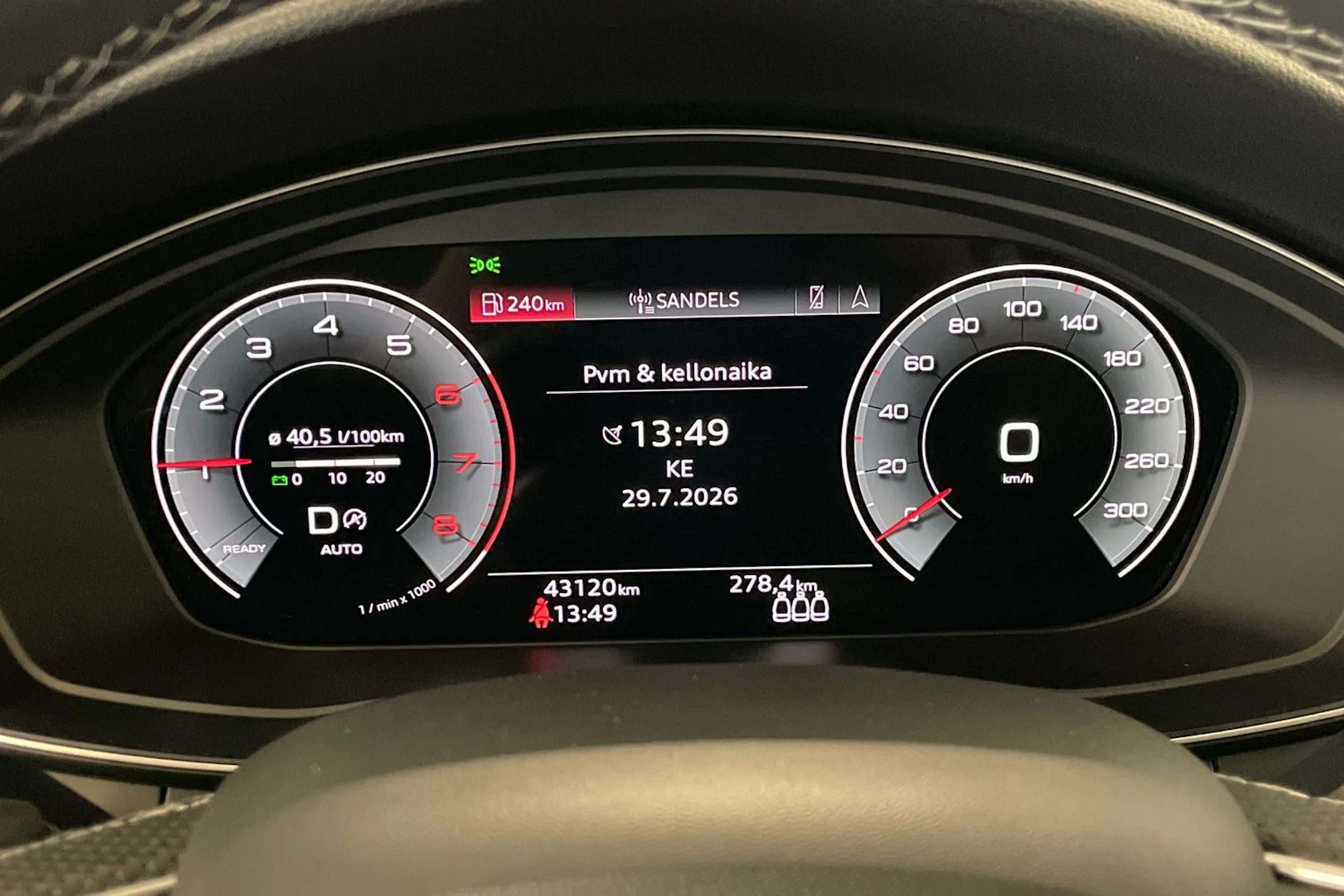 Sininen Audi A4 2022 kuva 17.