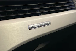 Sininen Audi A4 2022 kuva 19.