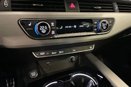 Sininen Audi A4 2022 kuva 20.