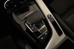Sininen Audi A4 2022 kuva 21.