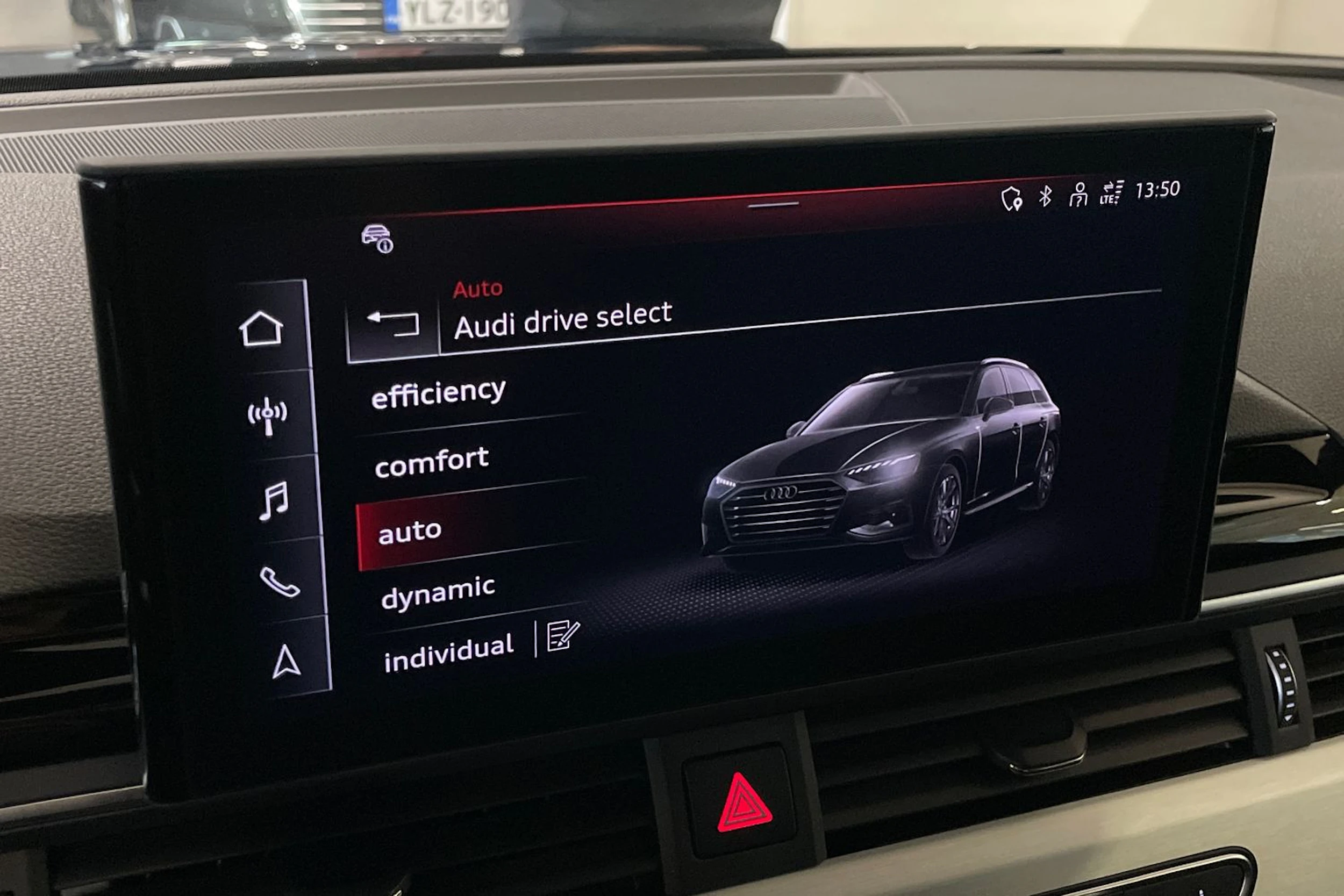 Sininen Audi A4 2022 kuva 23.