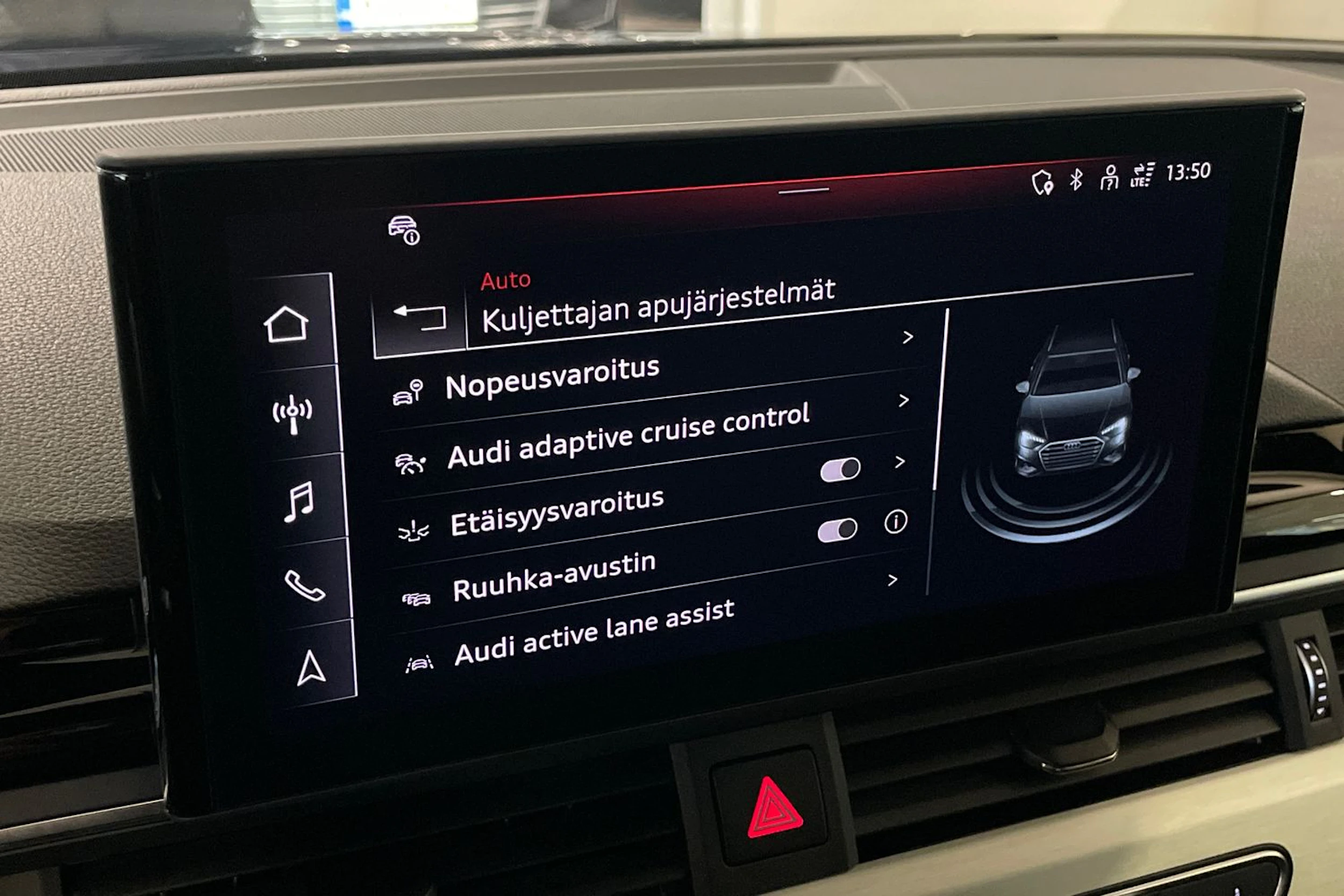Sininen Audi A4 2022 kuva 24.