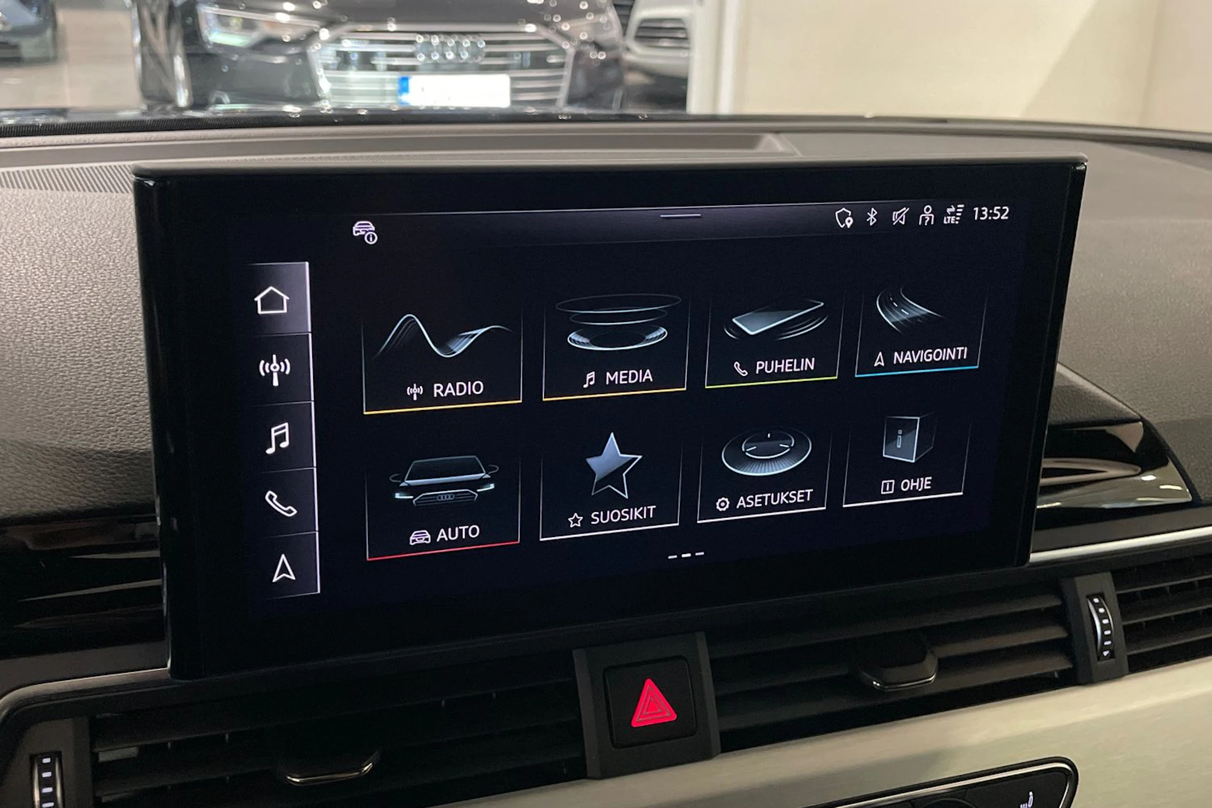 Sininen Audi A4 2022 kuva 27.