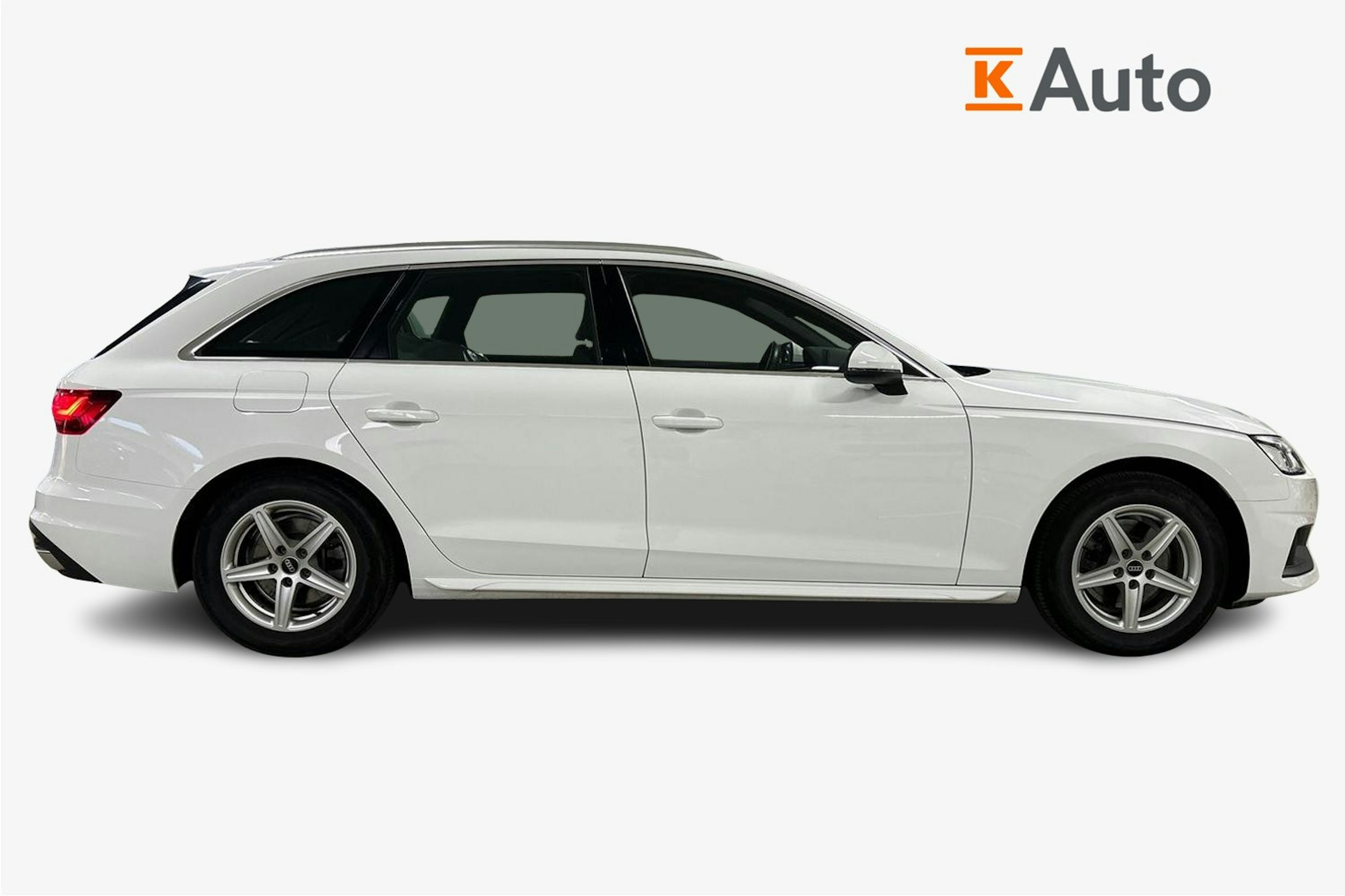 valkoinen Audi A4 2022 kuva 6.