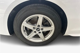 valkoinen Audi A4 2022 kuva 11.