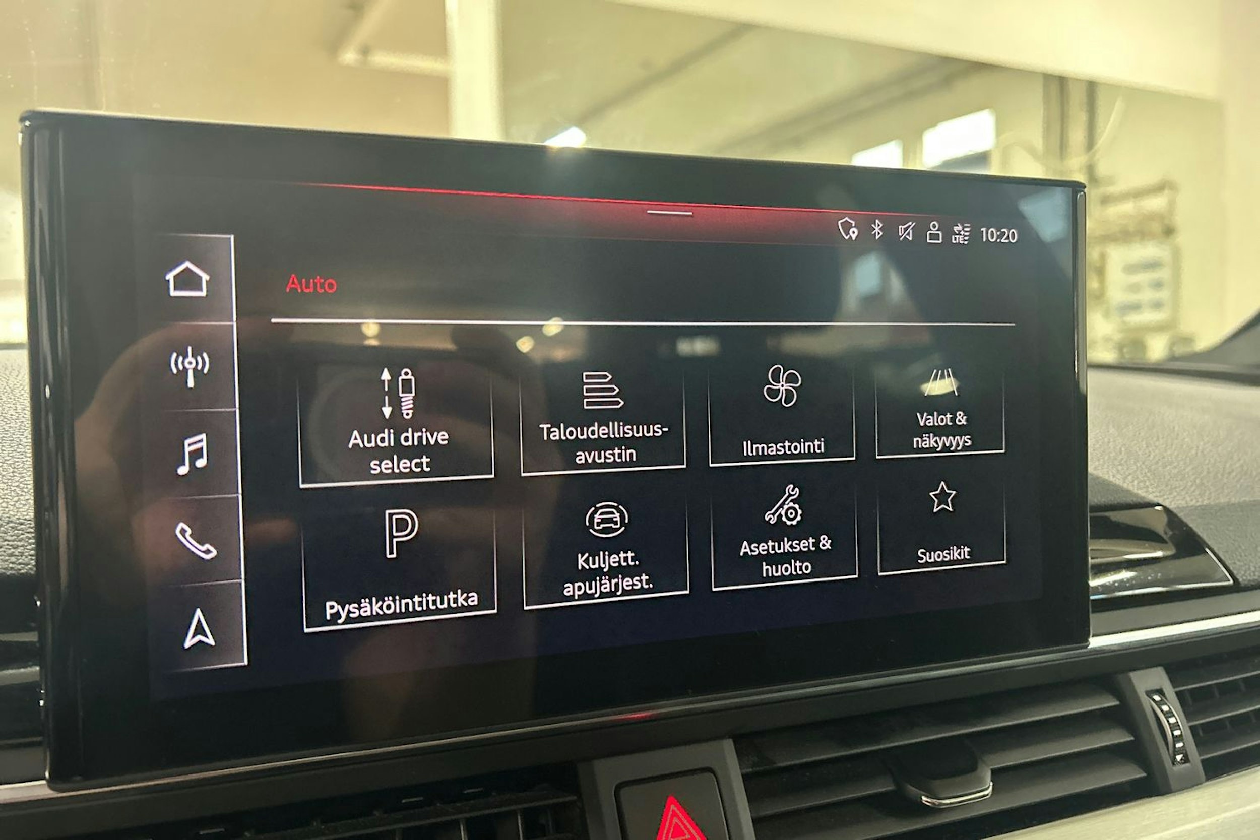 valkoinen Audi A4 2022 kuva 24.