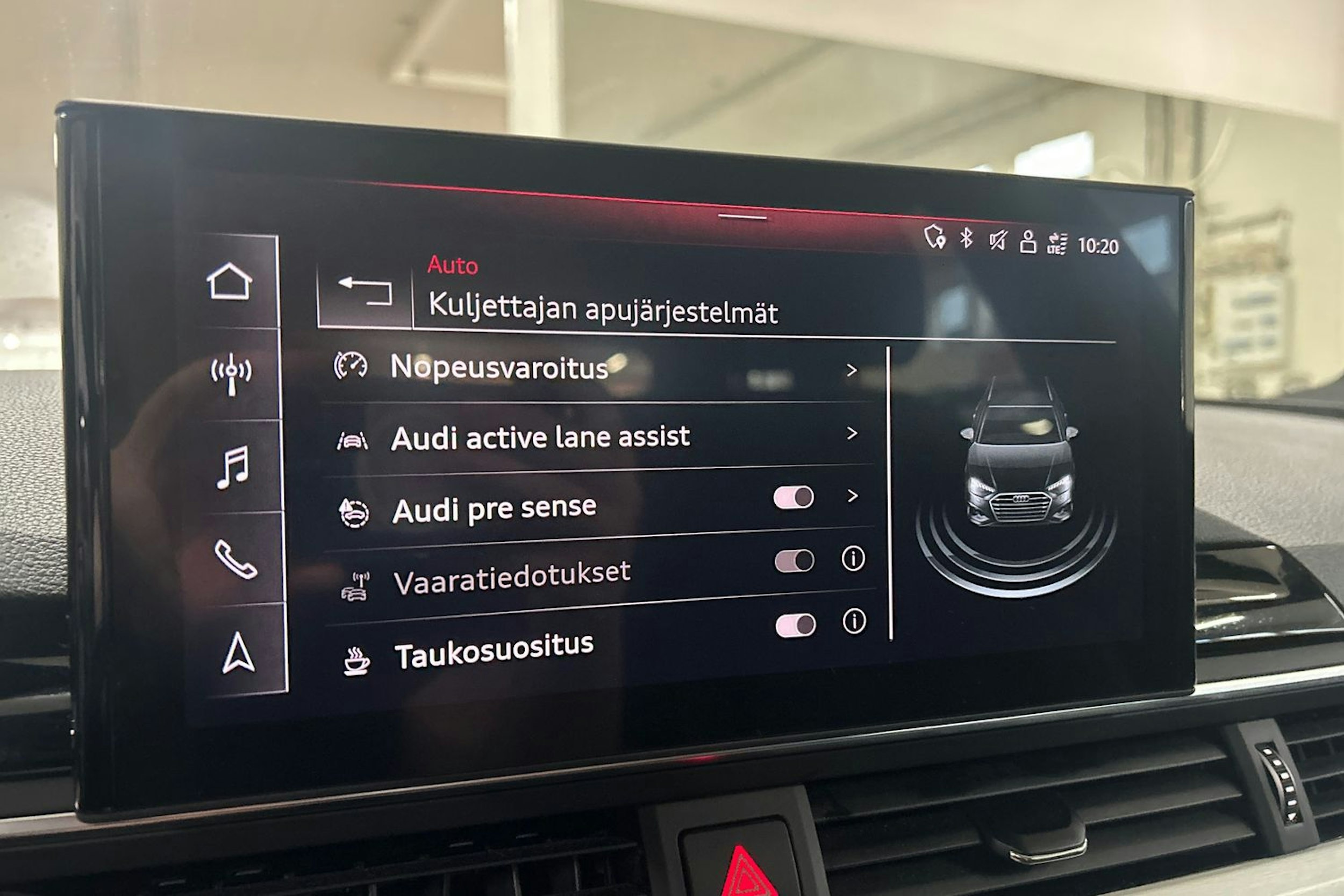 valkoinen Audi A4 2022 kuva 25.