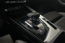 valkoinen Audi A4 2022 kuva 28.