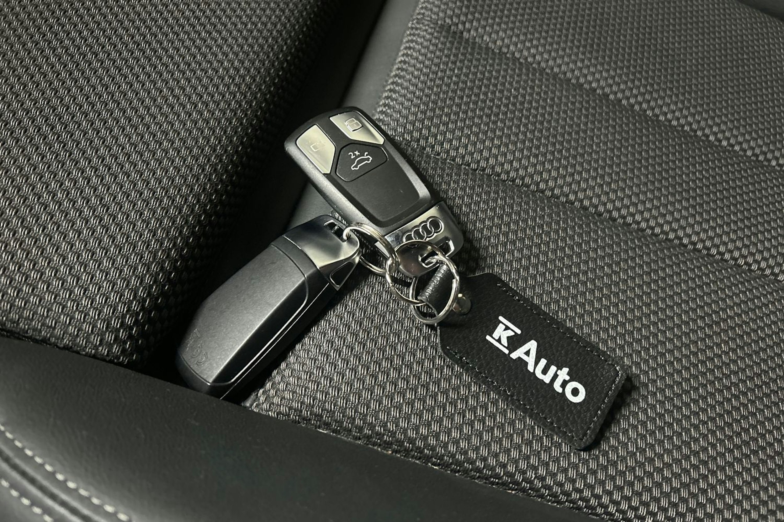 valkoinen Audi A4 2022 kuva 29.