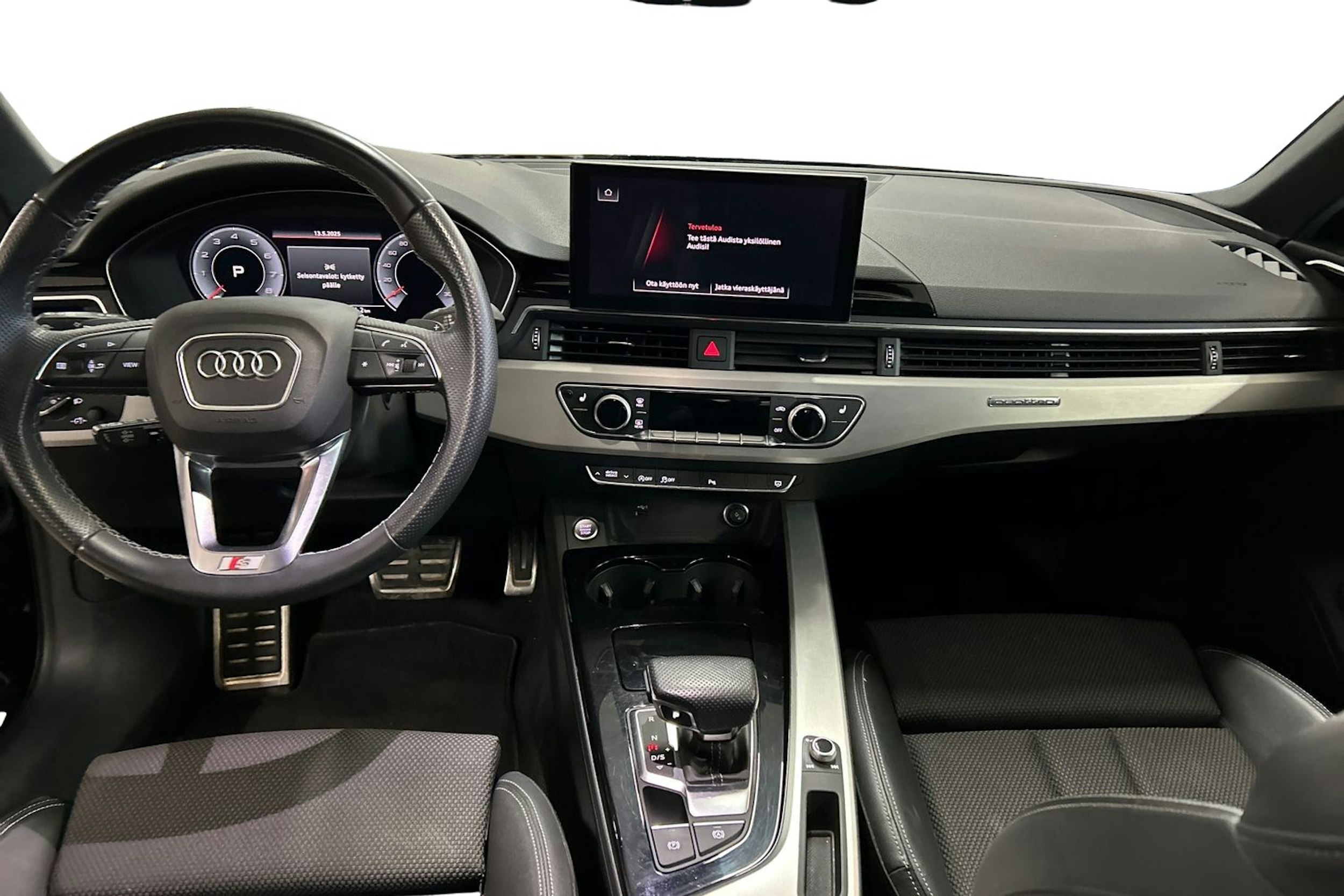 Musta Audi A4 2022 kuva 9.