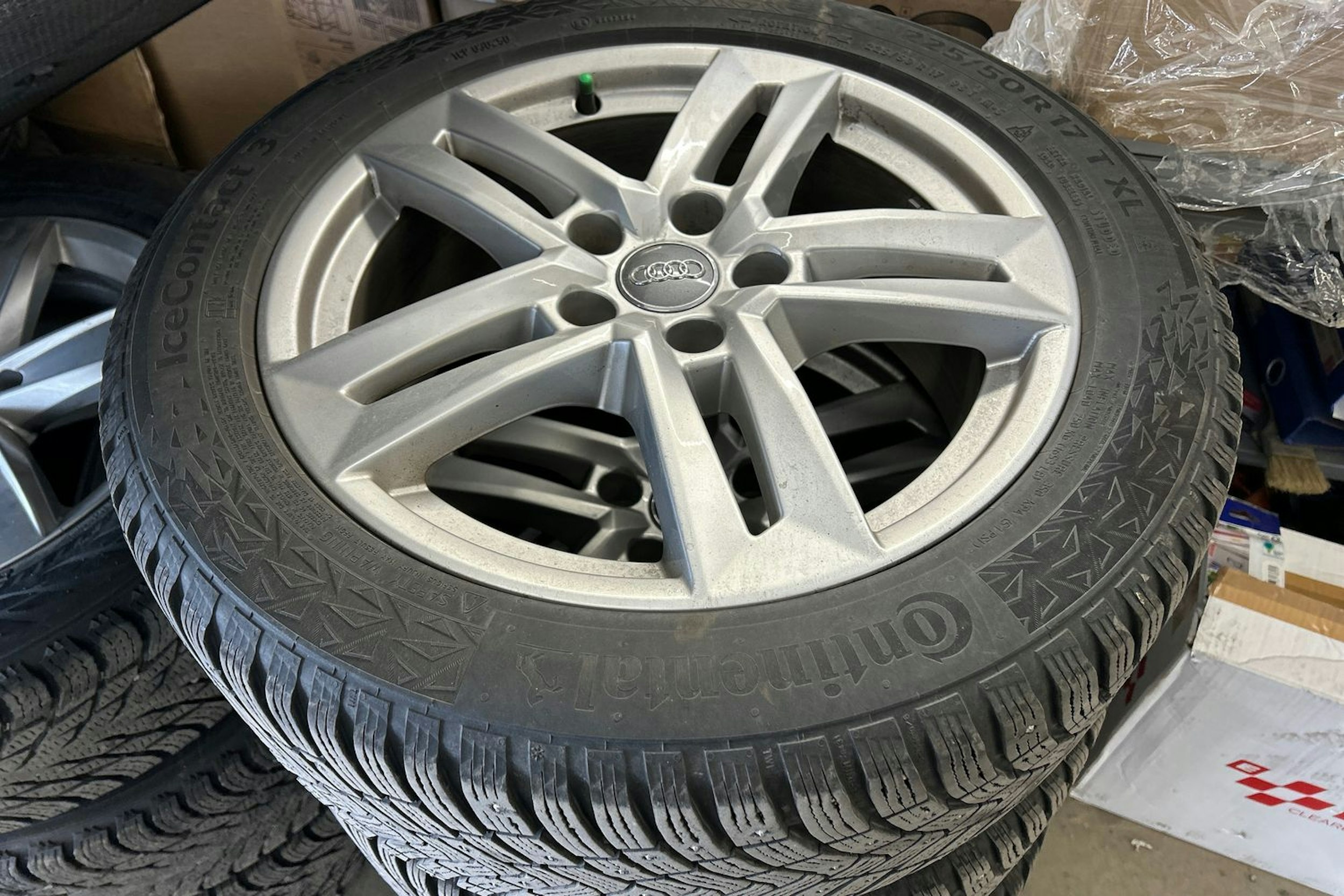 Musta Audi A4 2022 kuva 13.