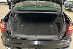 Musta Audi A4 2022 kuva 14.