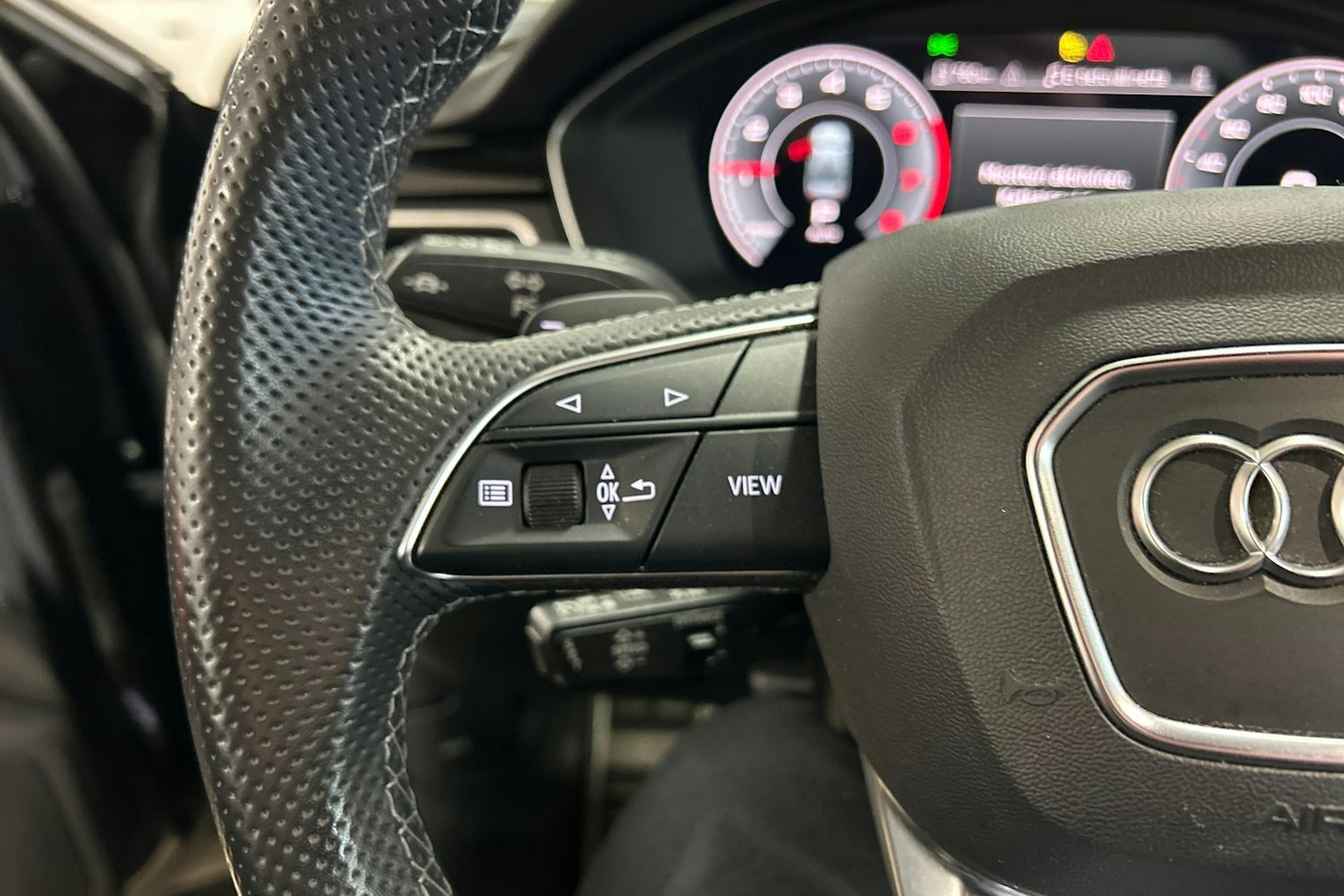 Musta Audi A4 2022 kuva 16.