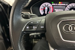 Musta Audi A4 2022 kuva 16.