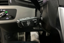 Musta Audi A4 2022 kuva 17.