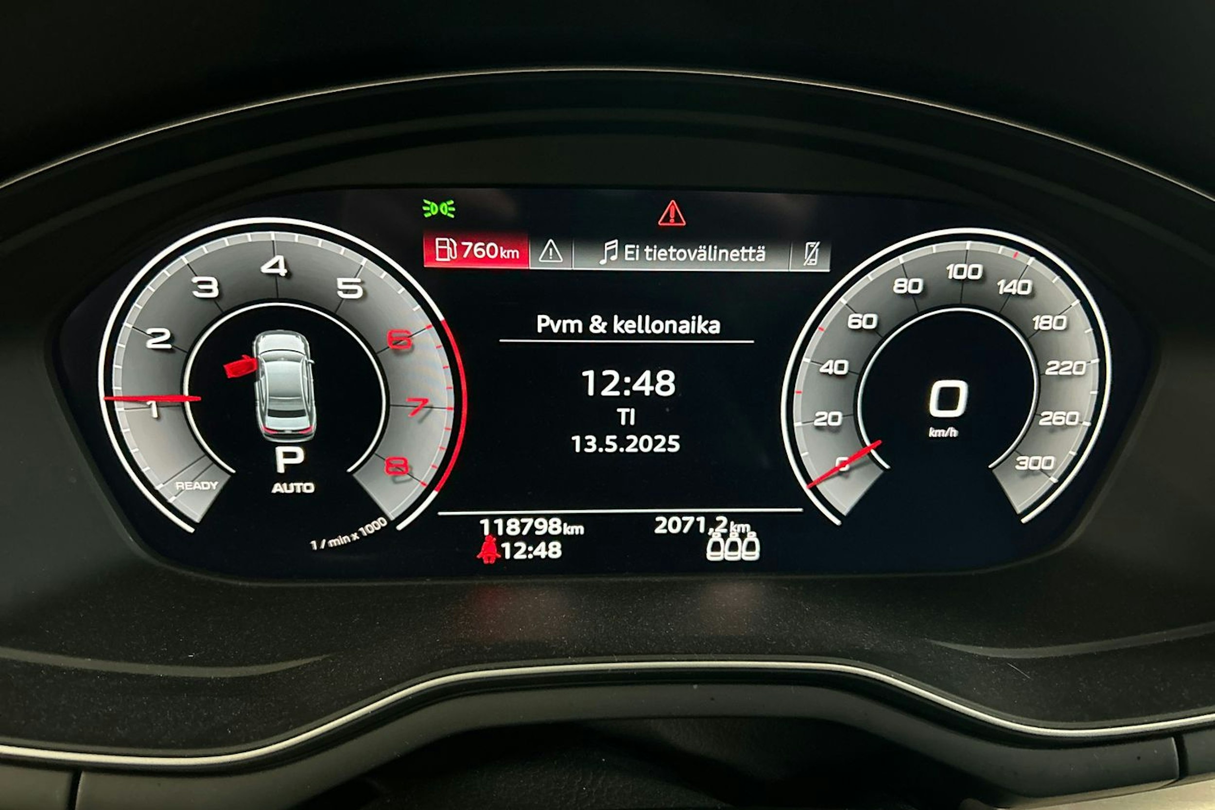 Musta Audi A4 2022 kuva 19.