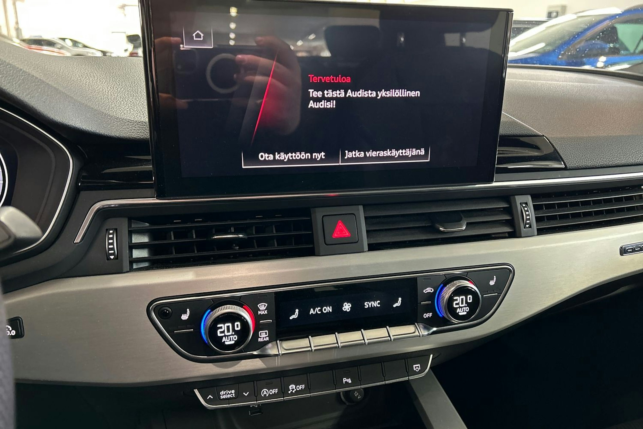 Musta Audi A4 2022 kuva 20.