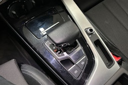Musta Audi A4 2022 kuva 21.