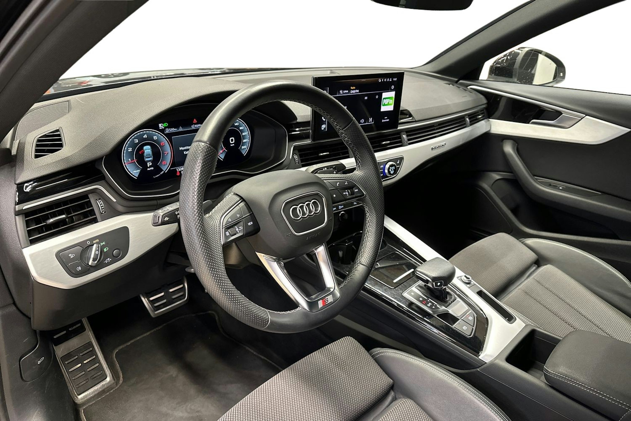 musta Audi A4 2022 kuva 7.