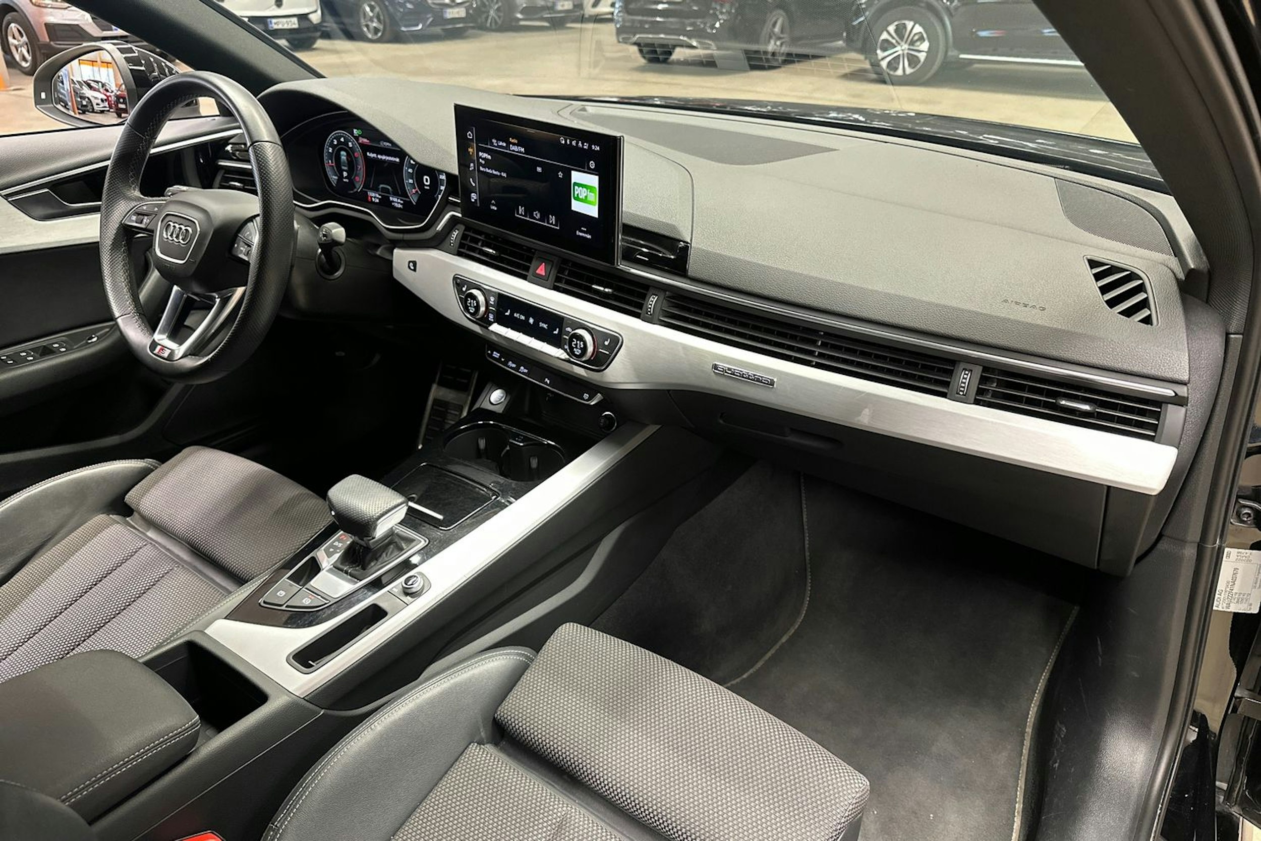 musta Audi A4 2022 kuva 12.