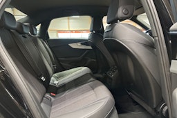 musta Audi A4 2022 kuva 14.