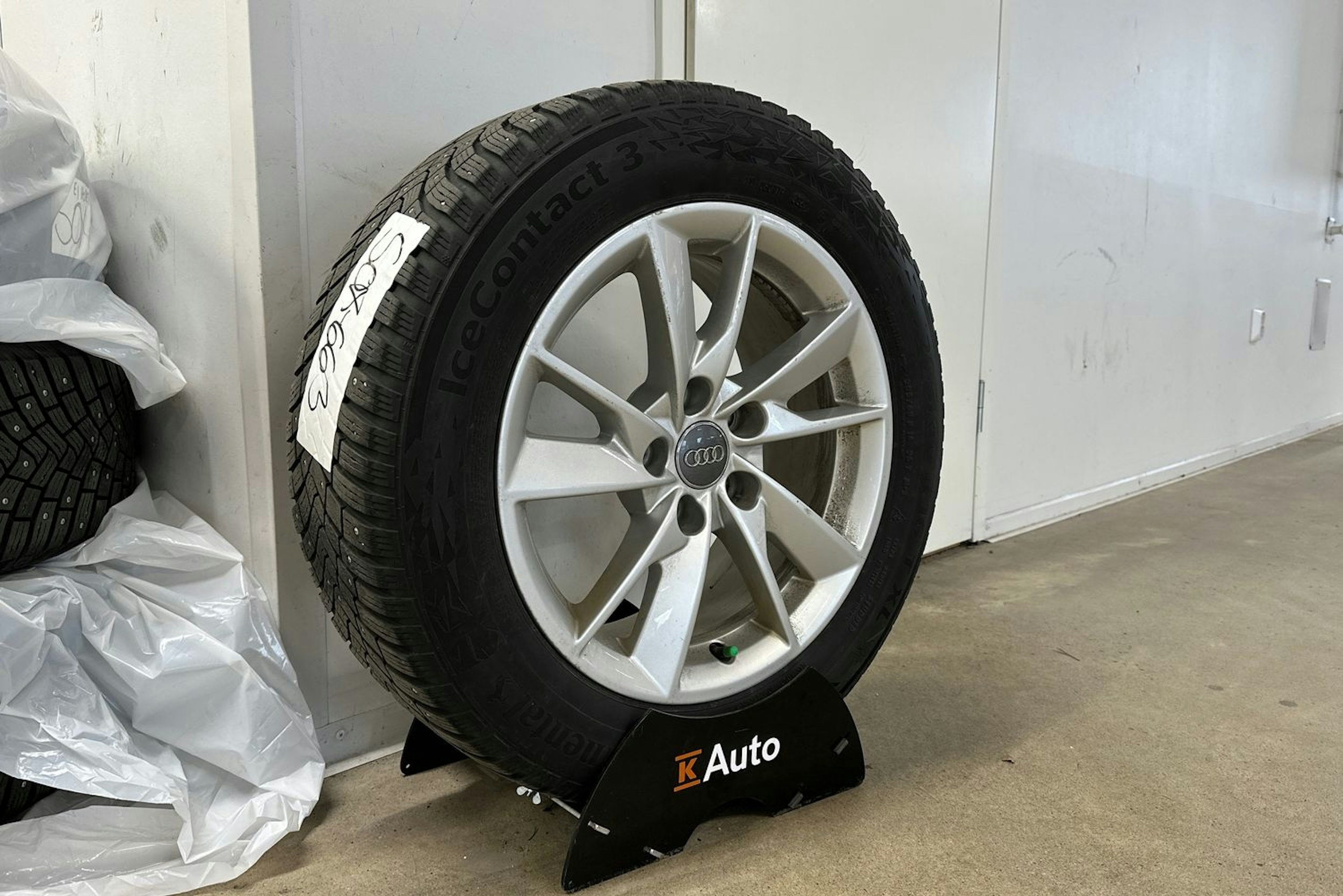 musta Audi A4 2022 kuva 18.