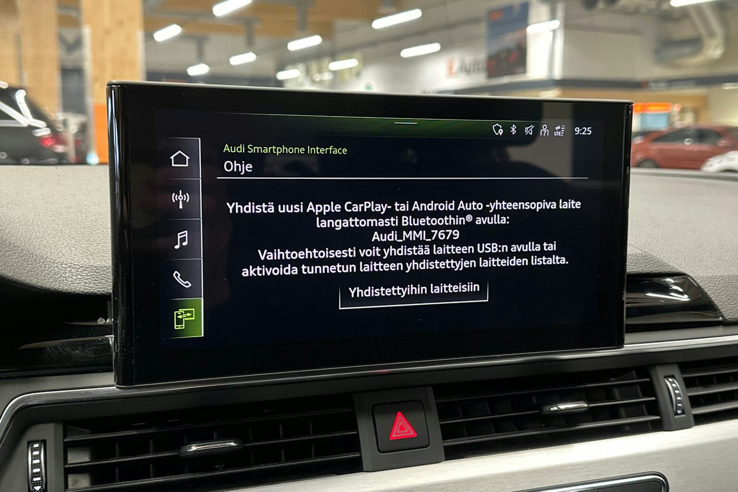 musta Audi A4 2022 kuva 19.