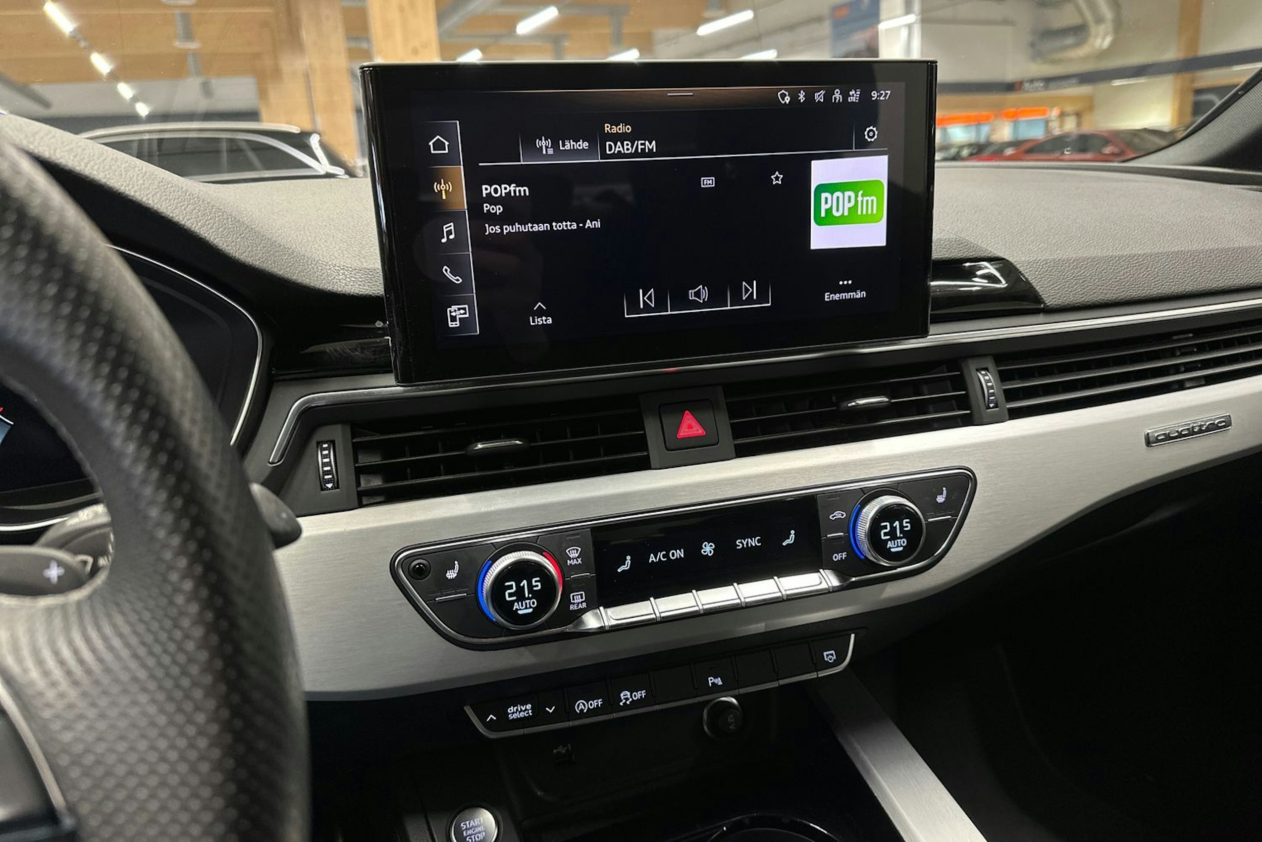 musta Audi A4 2022 kuva 23.