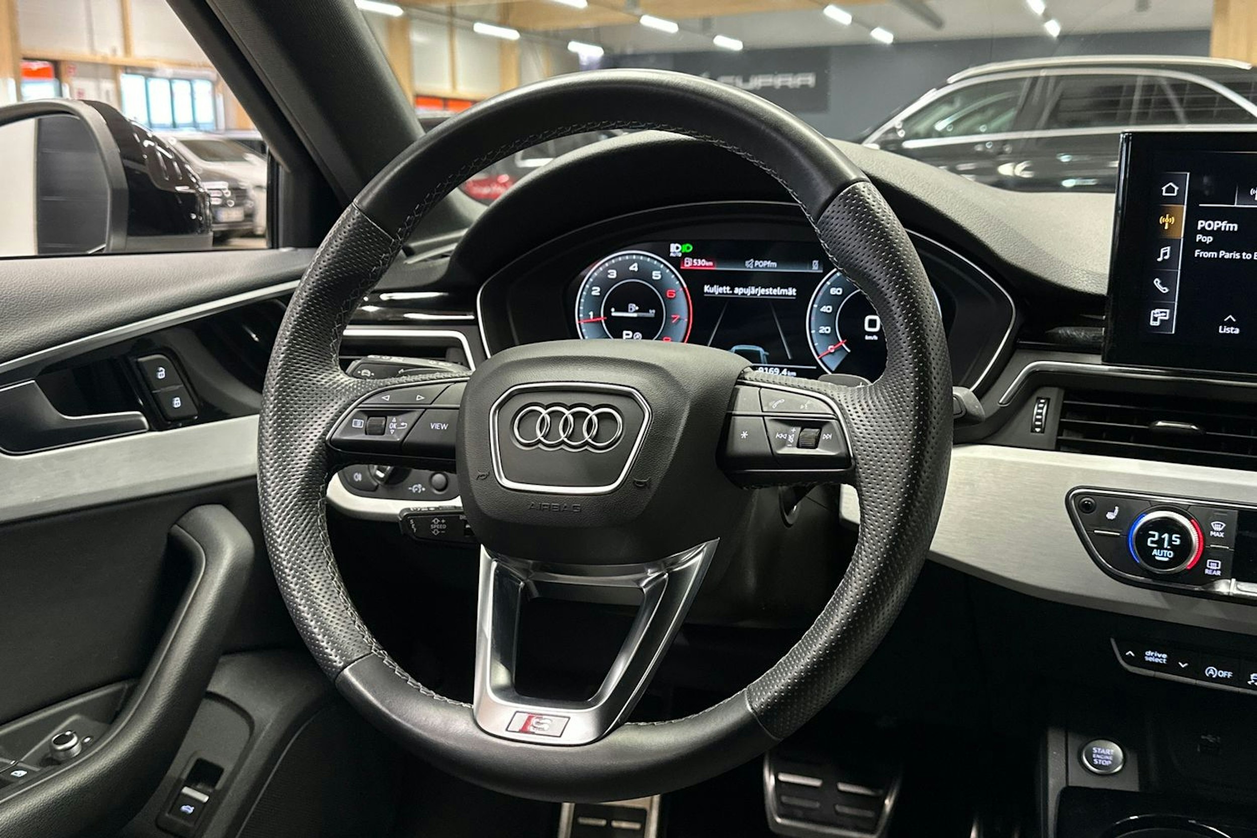 musta Audi A4 2022 kuva 25.