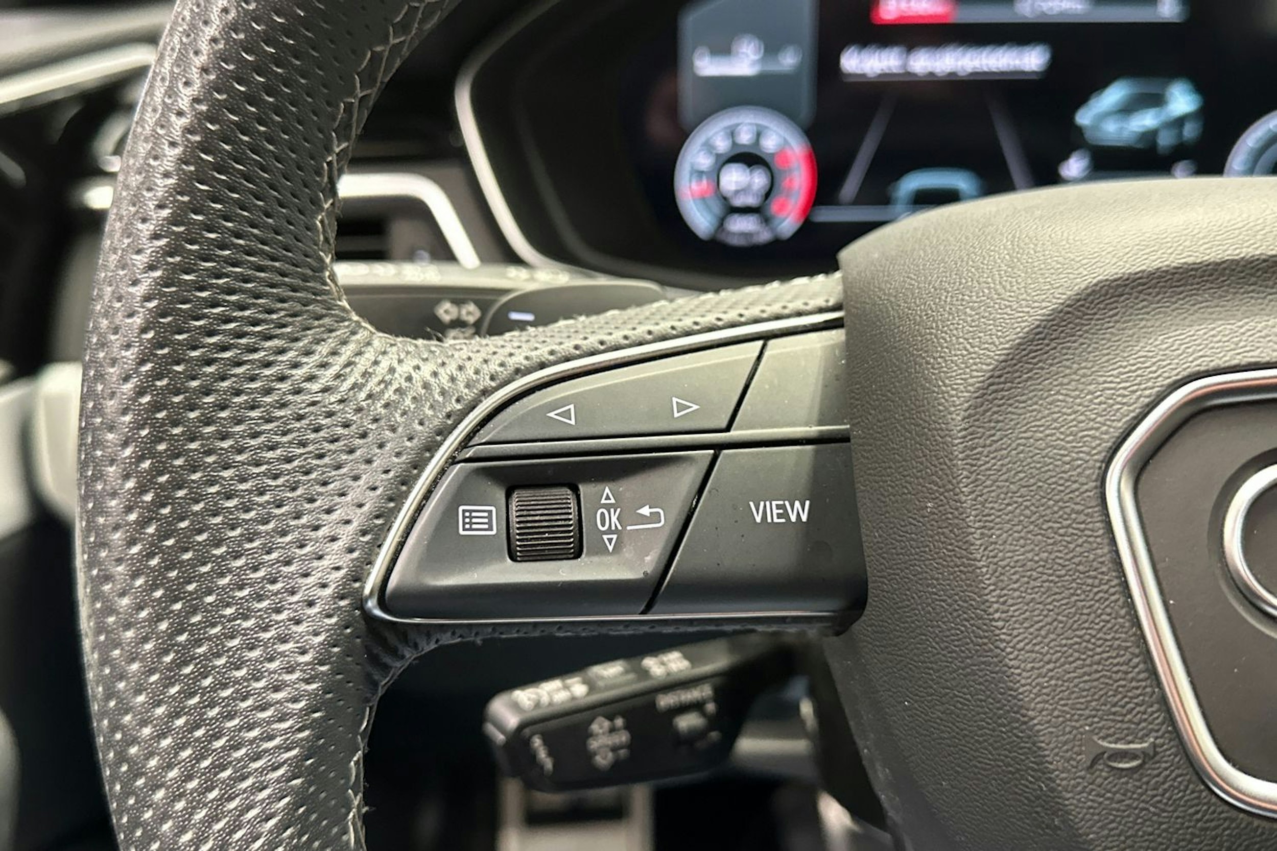 musta Audi A4 2022 kuva 29.