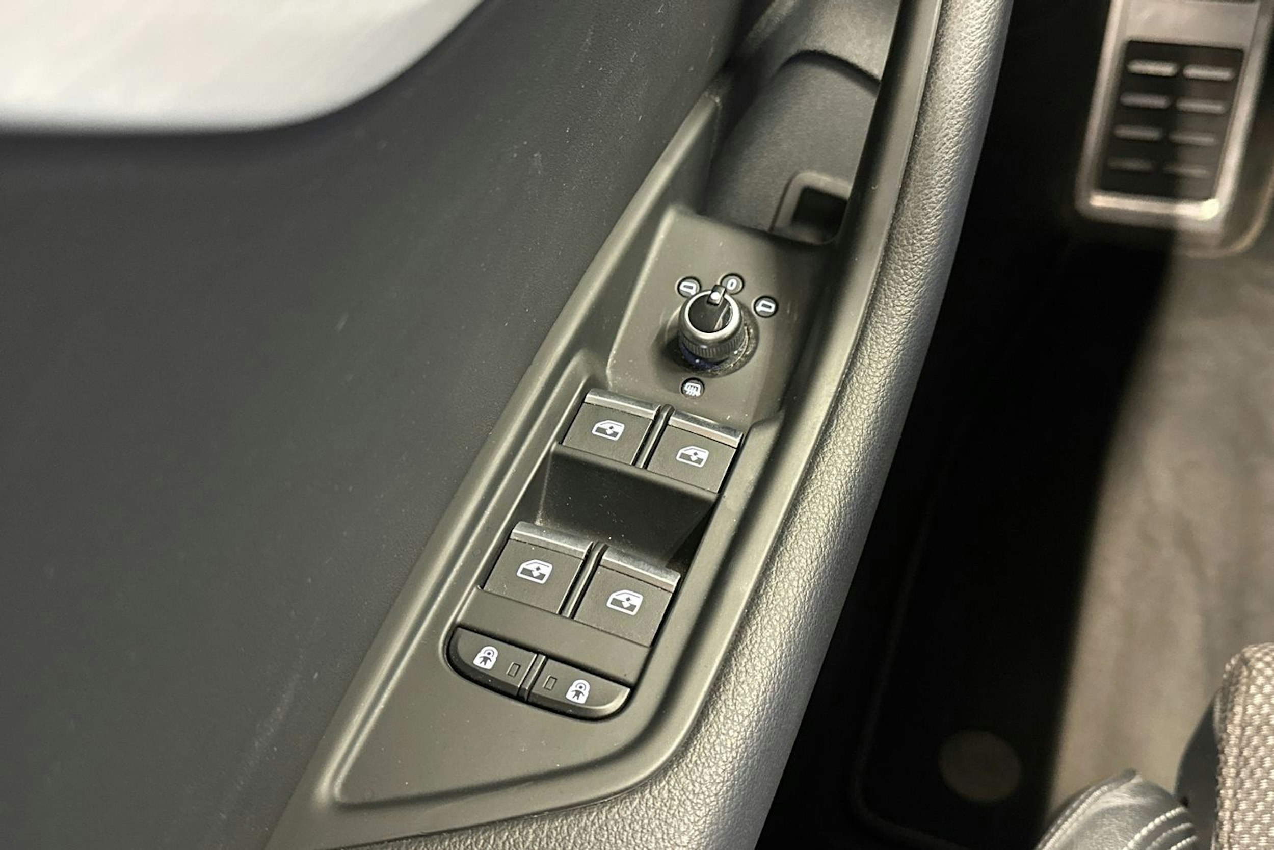 musta Audi A4 2022 kuva 32.