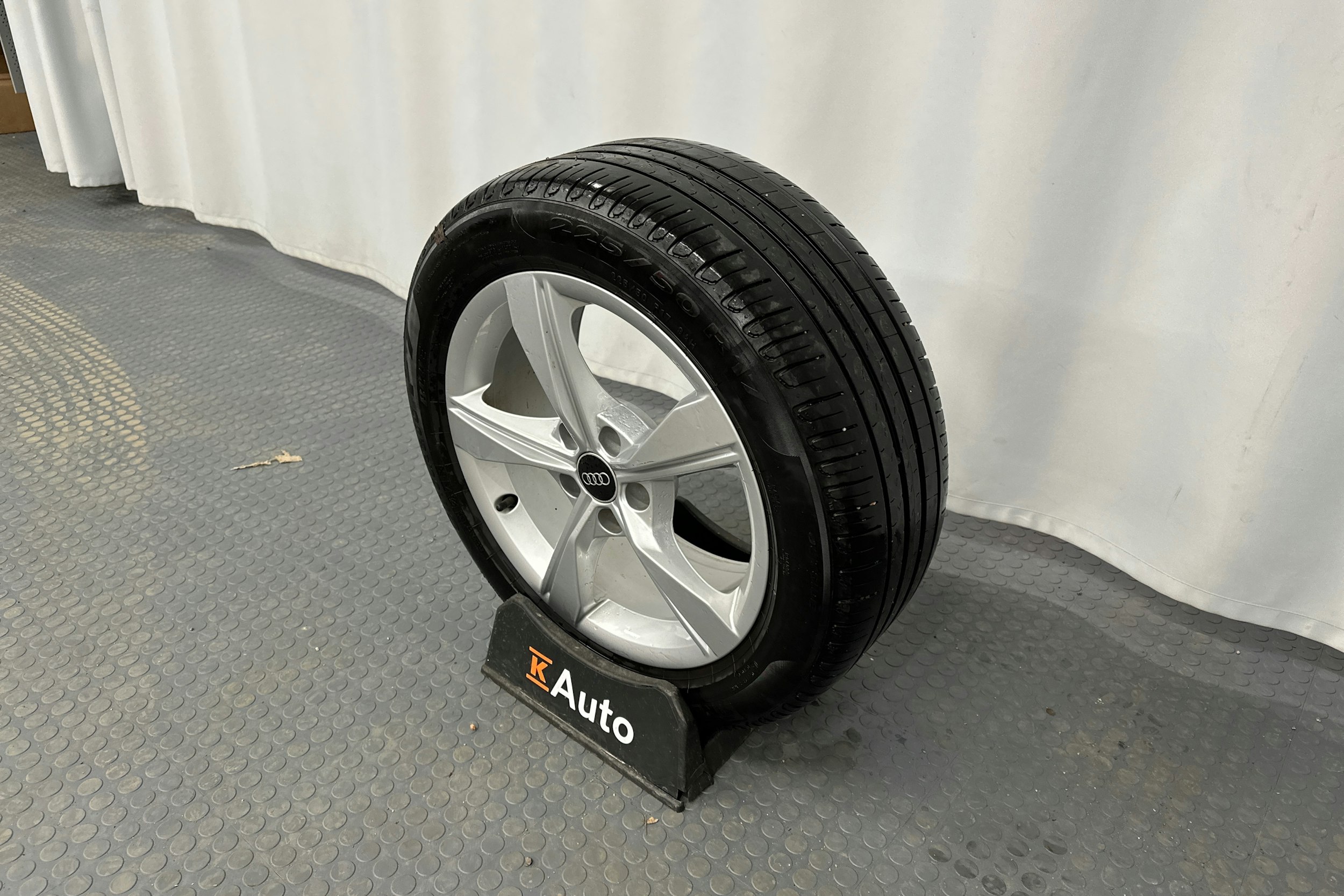 musta Audi A4 2022 kuva 13.