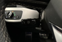 musta Audi A4 2022 kuva 16.