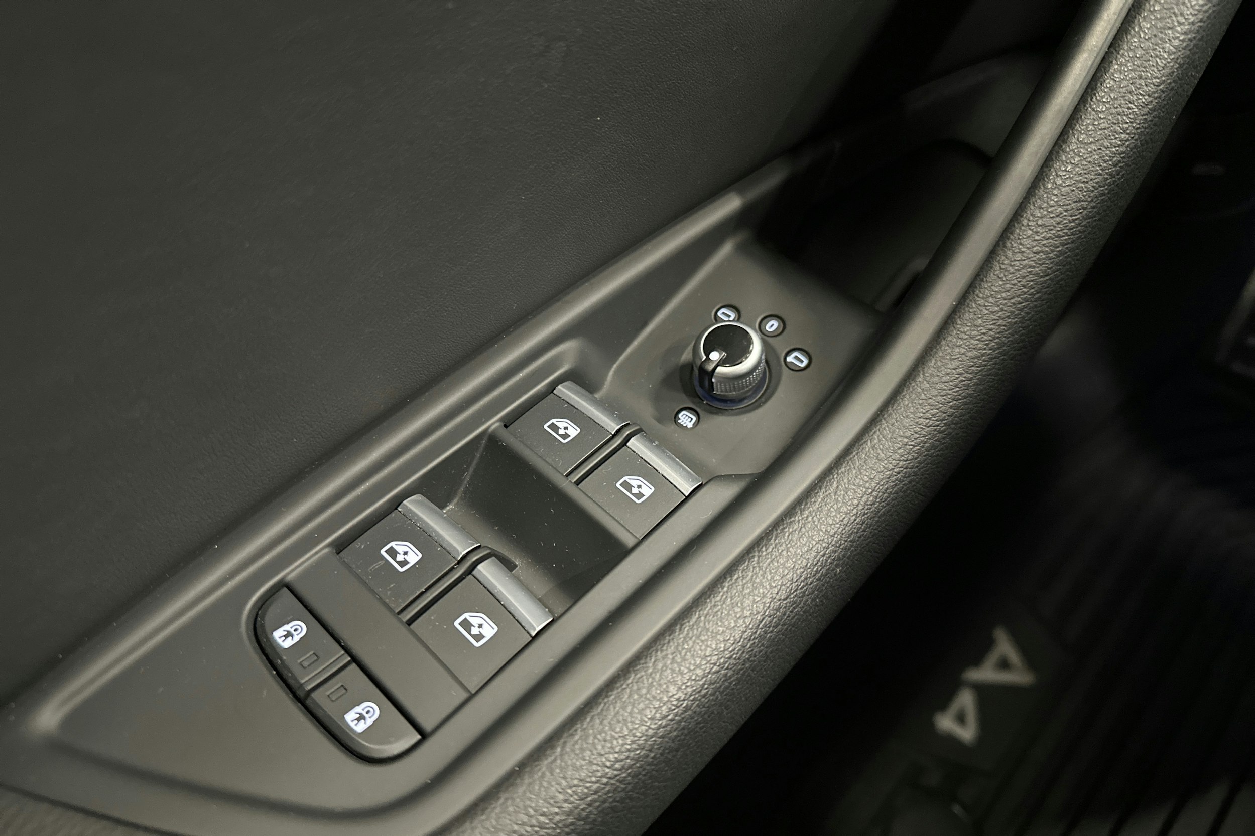 musta Audi A4 2022 kuva 17.