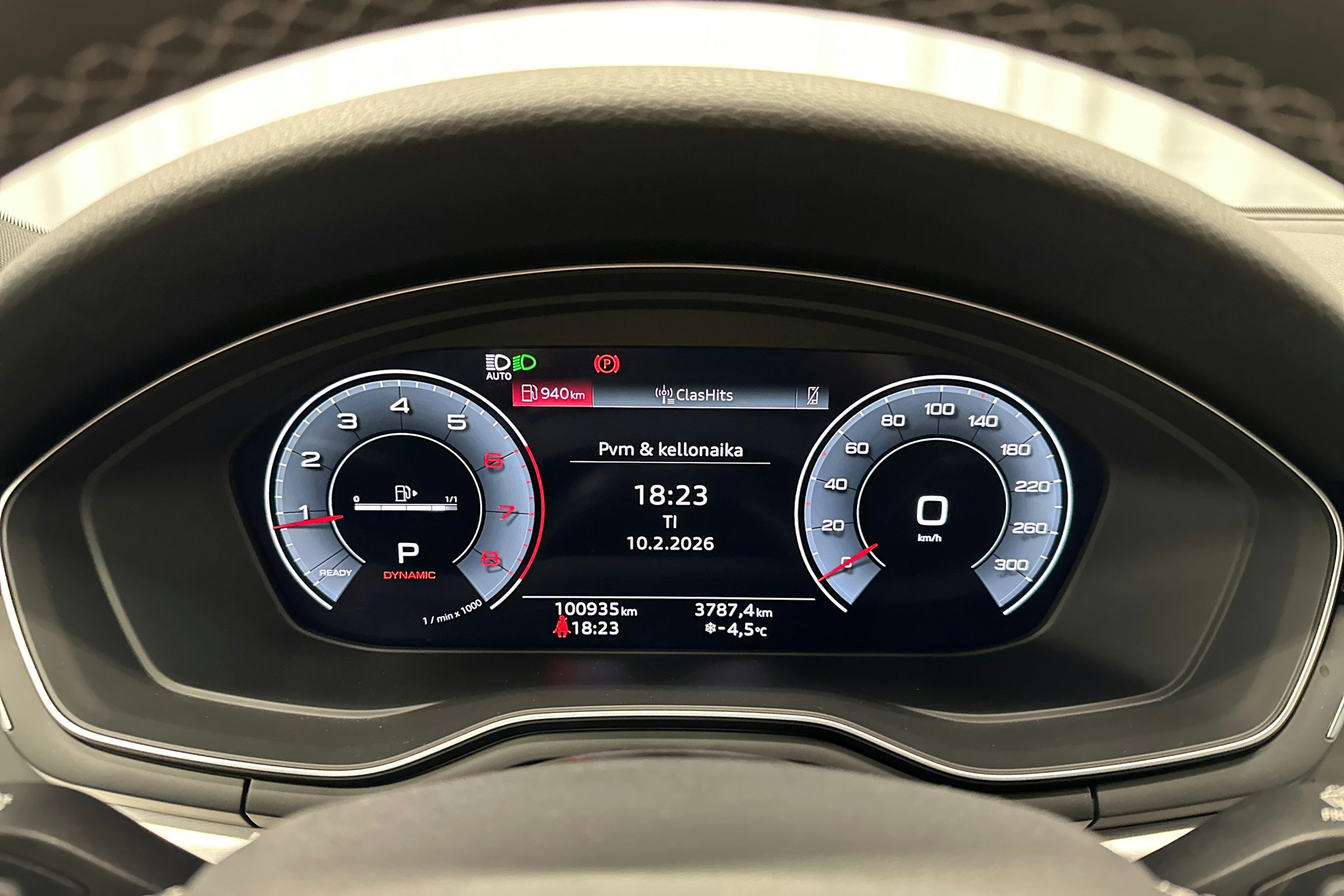 musta Audi A4 2022 kuva 19.