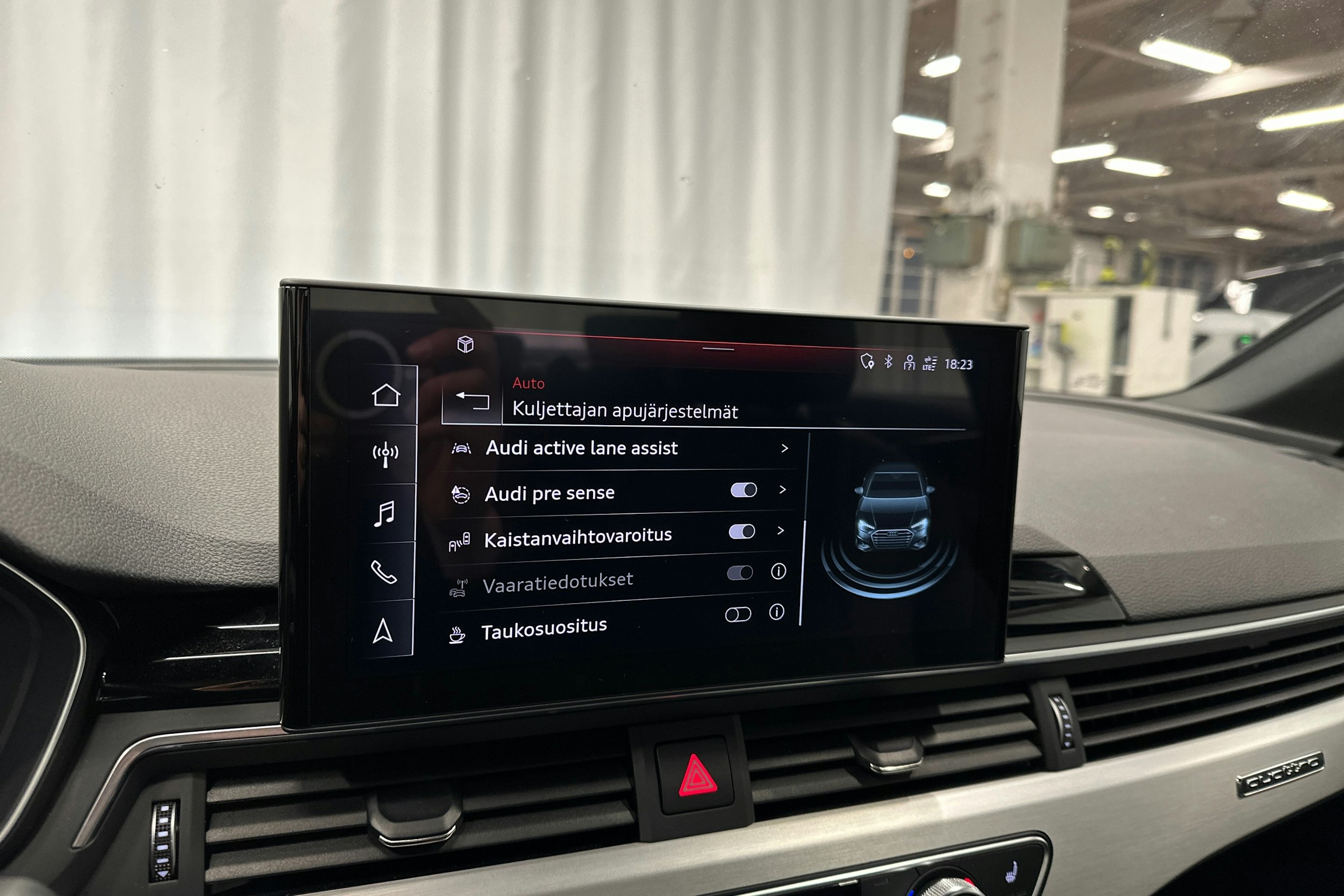 musta Audi A4 2022 kuva 24.